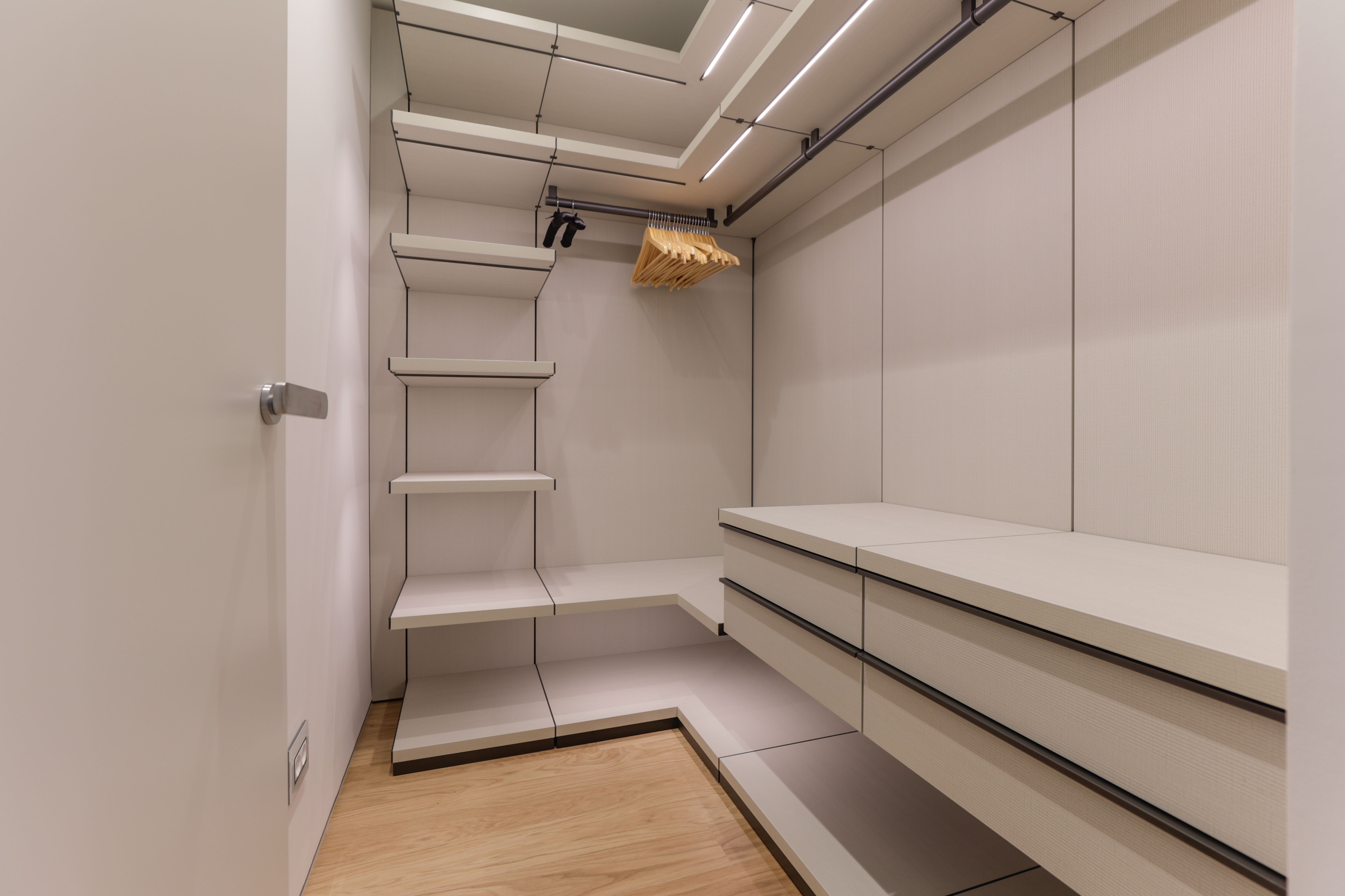 Luksuzan dvosoban stan 179m2 sa panoramskim pogledom na more u rezidencijalnom kompleksu DUKLEY GARDENS,BUDVA. - Amfora Real Estate