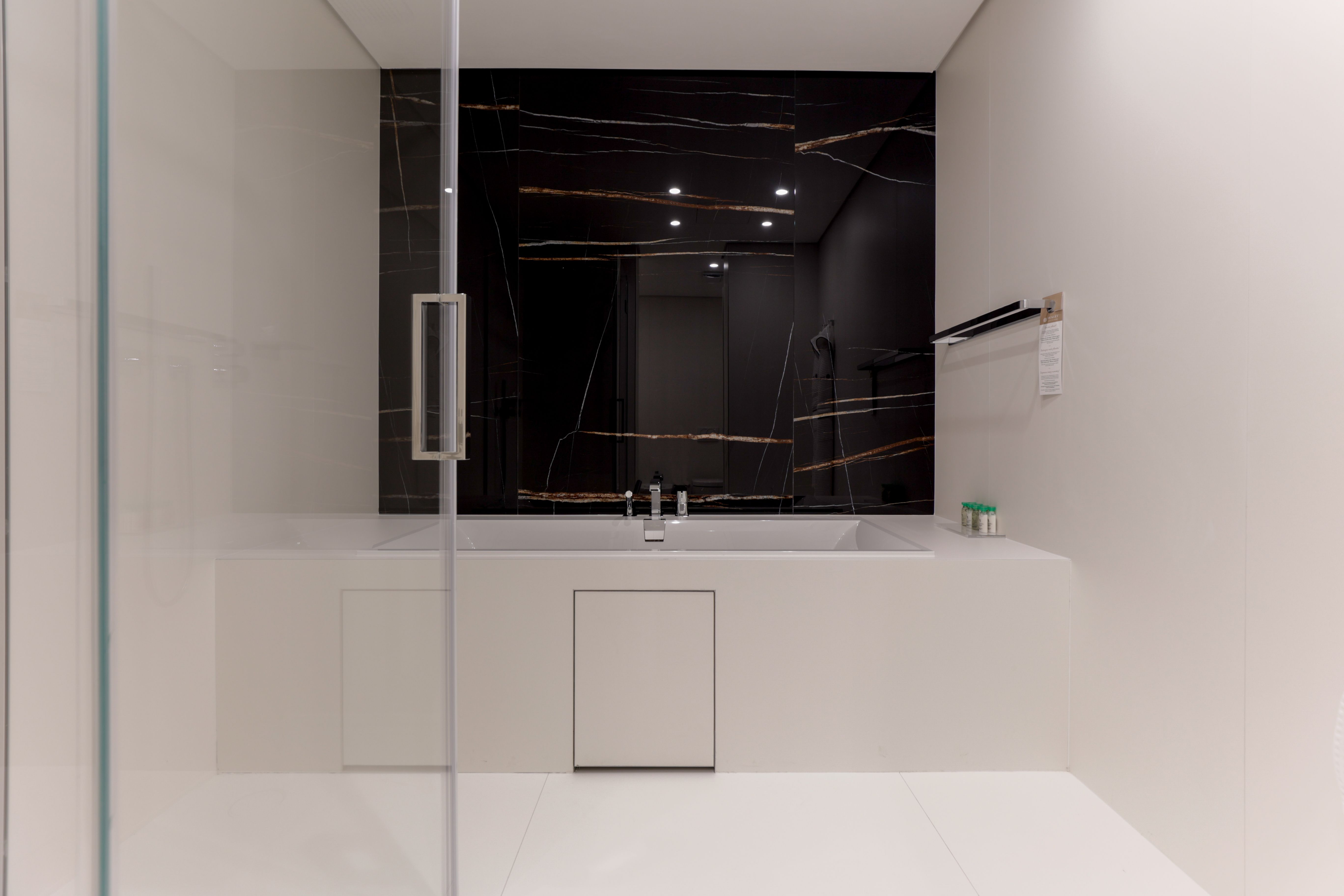 Luksuzan dvosoban stan 179m2 sa panoramskim pogledom na more u rezidencijalnom kompleksu DUKLEY GARDENS,BUDVA. - Amfora Real Estate