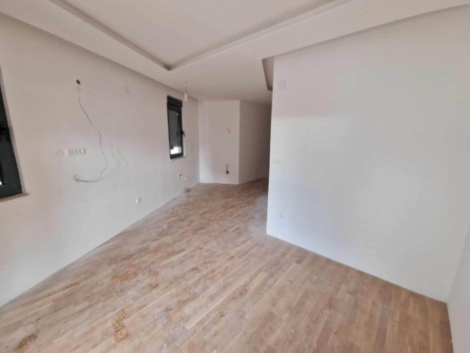 Na prodaju dva jednosobna stana 103m2 (UPISANI KAO JEDAN STAN) sa panoramskim pogledom na more u novoj zgradi na fantastičnoj lokaciji u Budvi. - Amfora Real Estate