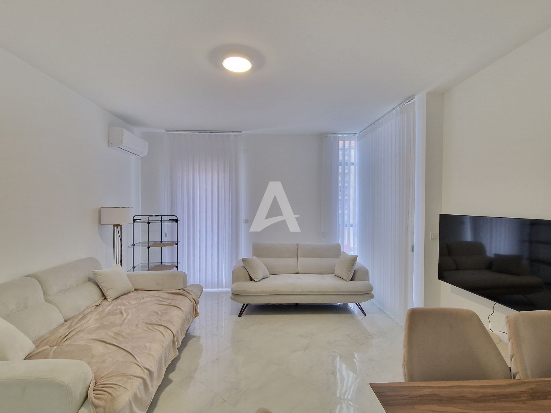 amforaproperty.com/Trosoban luksuzno opremljen stan 95m2 u zgradi novije gradnje,Rozino-Budva.