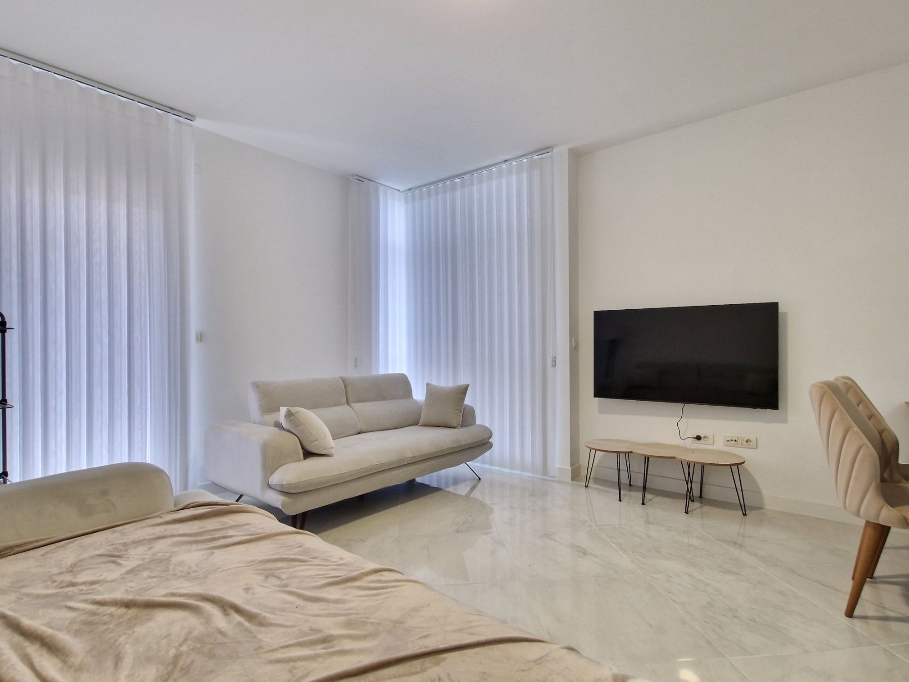 Trosoban luksuzno opremljen stan 95m2 u zgradi novije gradnje,Rozino-Budva. - Amfora Real Estate