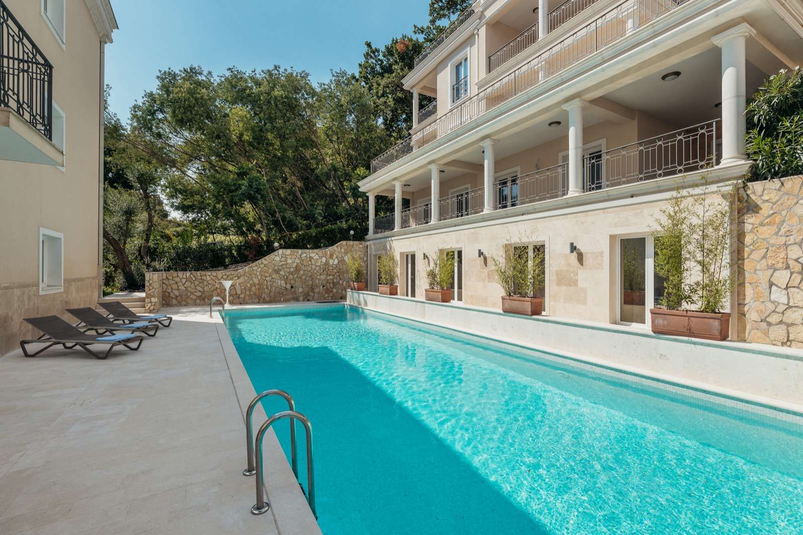 Trosoban stan sa pogledom na more 133,4m2 u luksuznom kompleksu u naselju Đenovići, Herceg Novi. - Amfora Real Estate