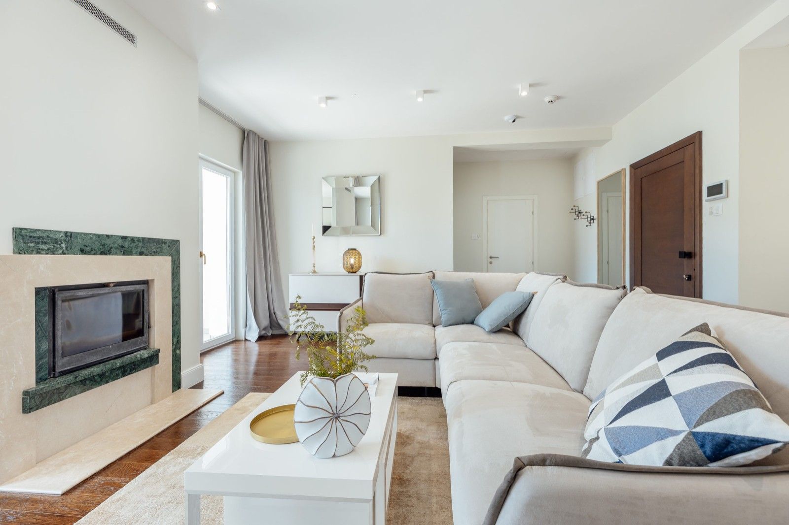 Dupleks apartman 155,5m2 + 61,8m2 terase u luksuznom kompleksu u naselju Đenovići, Herceg Novi. - Amfora Real Estate