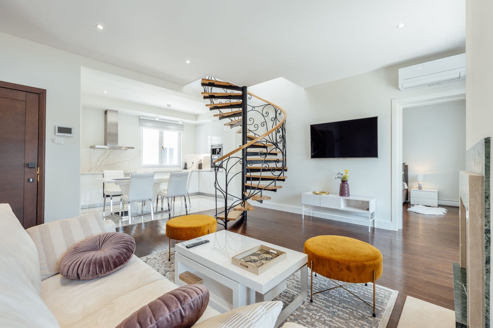 Dupleks apartman 155,5m2 + 61,8m2 terase u luksuznom kompleksu u naselju Đenovići, Herceg Novi. - Amfora Real Estate