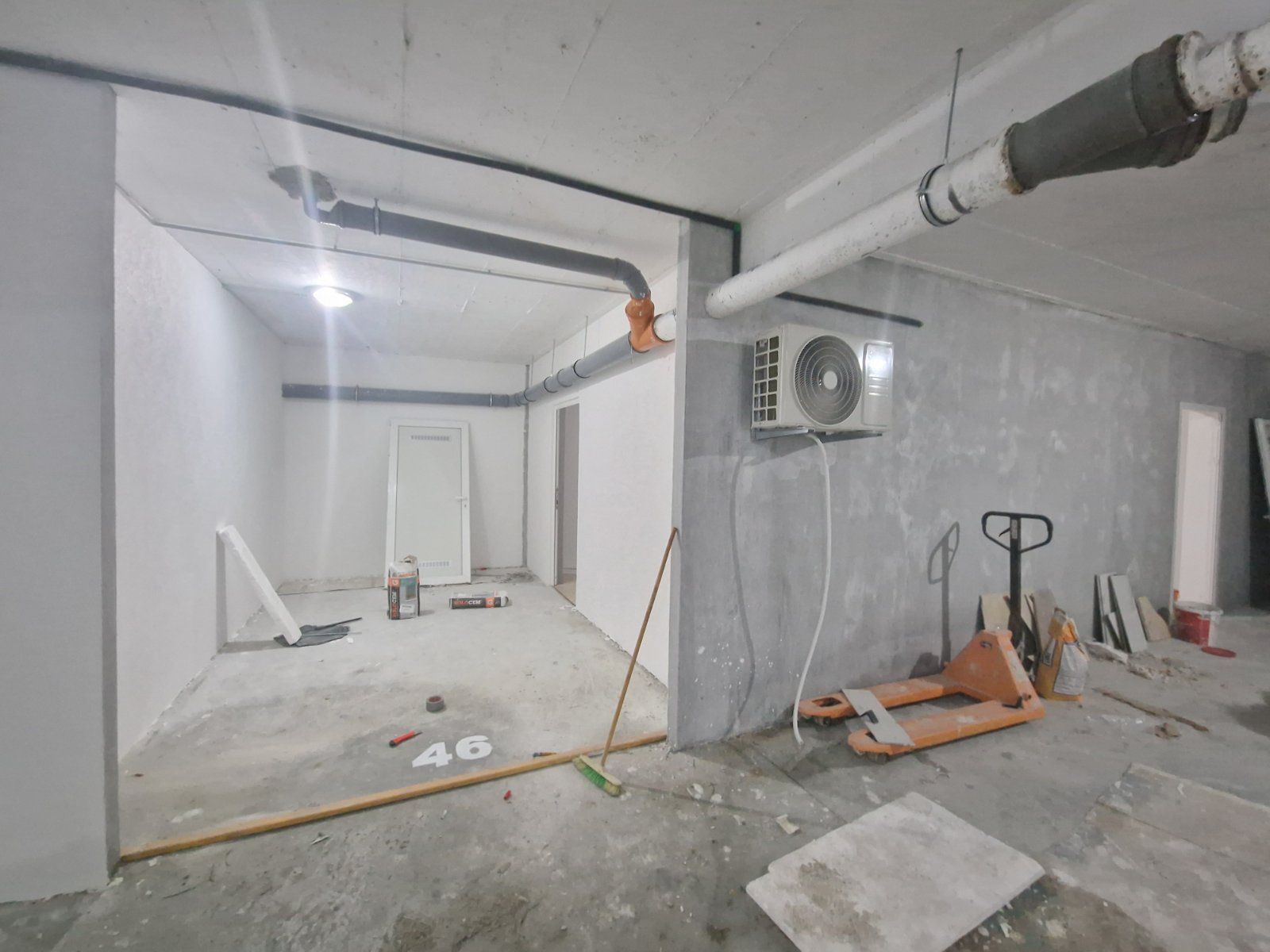 Prostrana garaža (15m2)  sa izolovanom ostavom (30m2) , 300m od mora u Bečićima - Nova gradnja po neverovatnoj ceni od 25 000€ - Amfora Real Estate