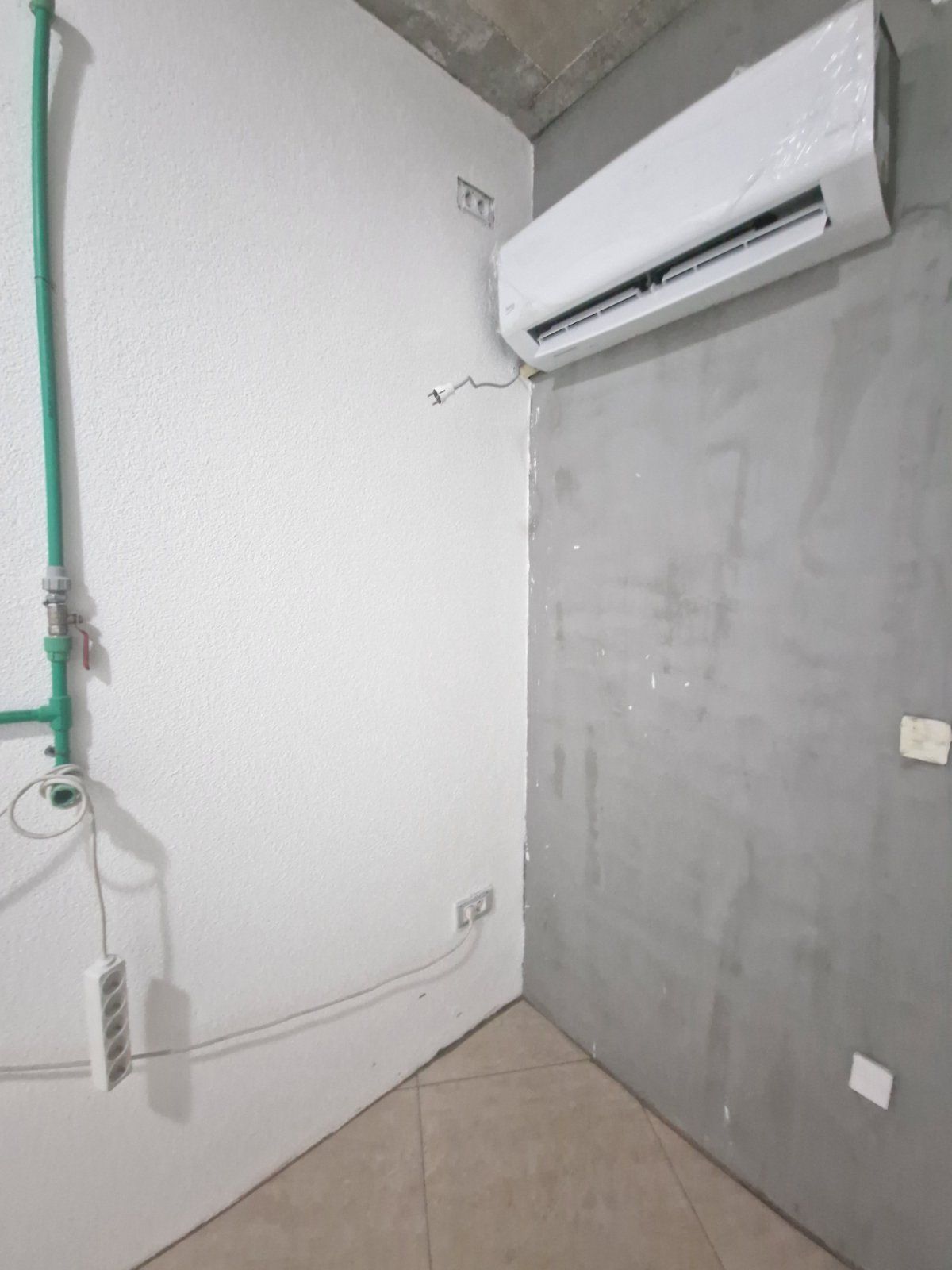 Prostrana garaža (15m2)  sa izolovanom ostavom (30m2) , 300m od mora u Bečićima - Nova gradnja po neverovatnoj ceni od 25 000€ - Amfora Real Estate