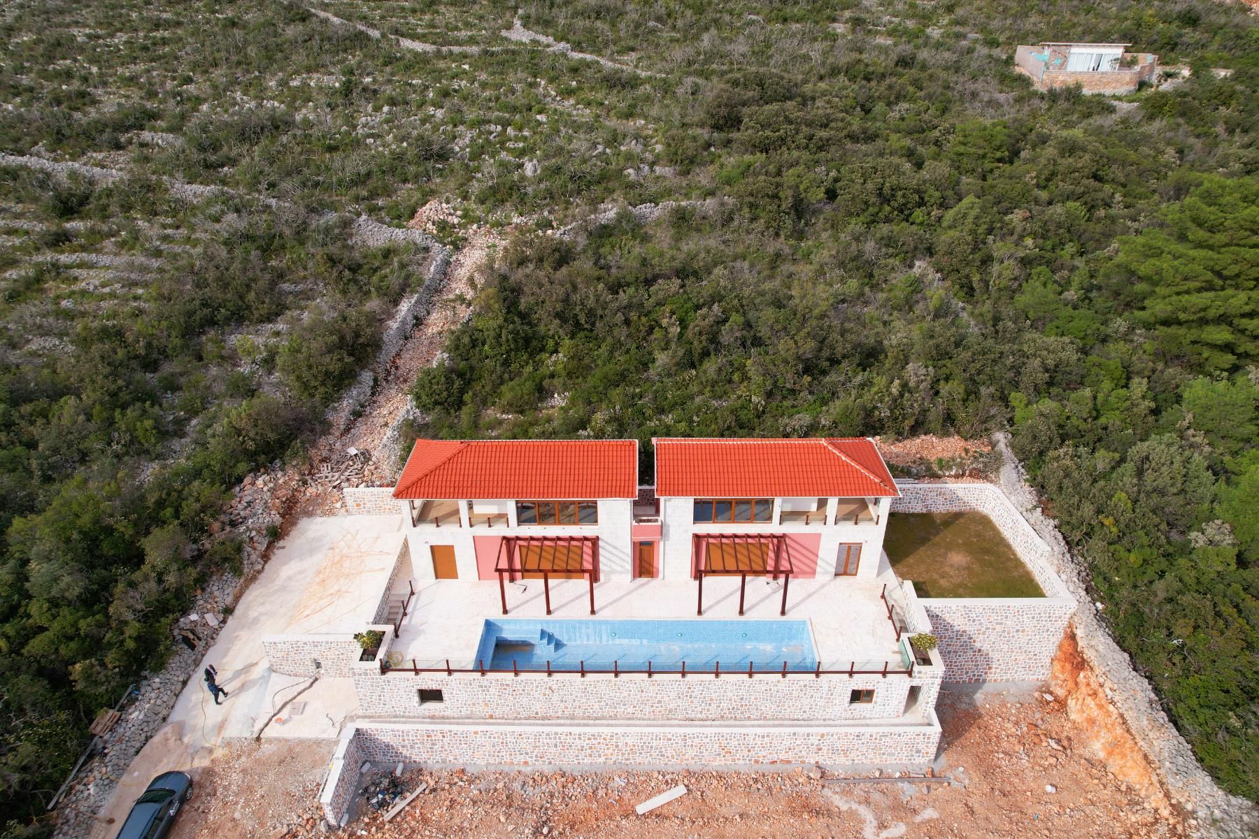 Novoizgrađena kuća 255m2 sa bazenom i predivnim pogledom na more  Luštica-Tivat - Amfora Real Estate