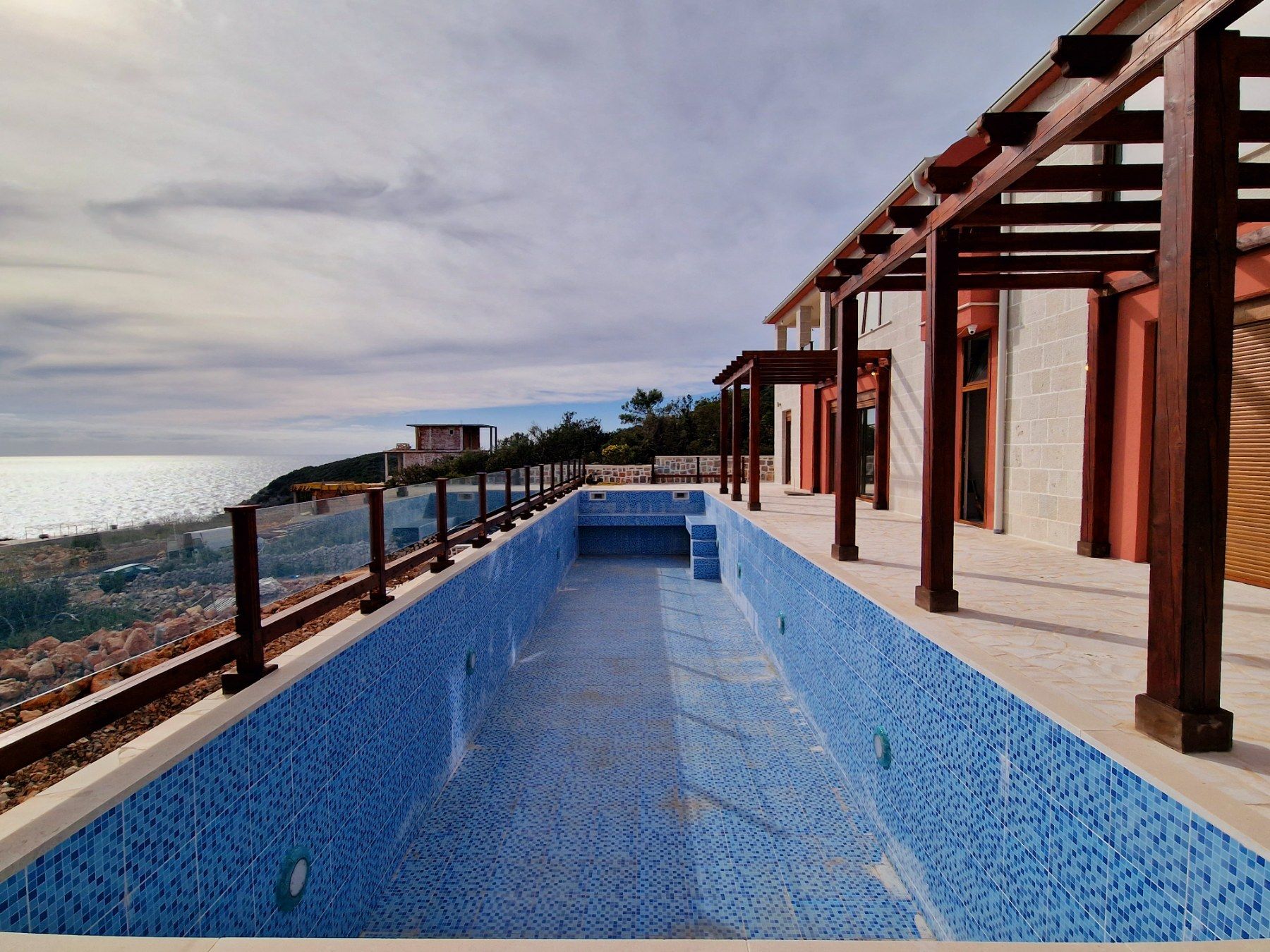 Novoizgrađena kuća 255m2 sa bazenom i predivnim pogledom na more  Luštica-Tivat - Amfora Real Estate