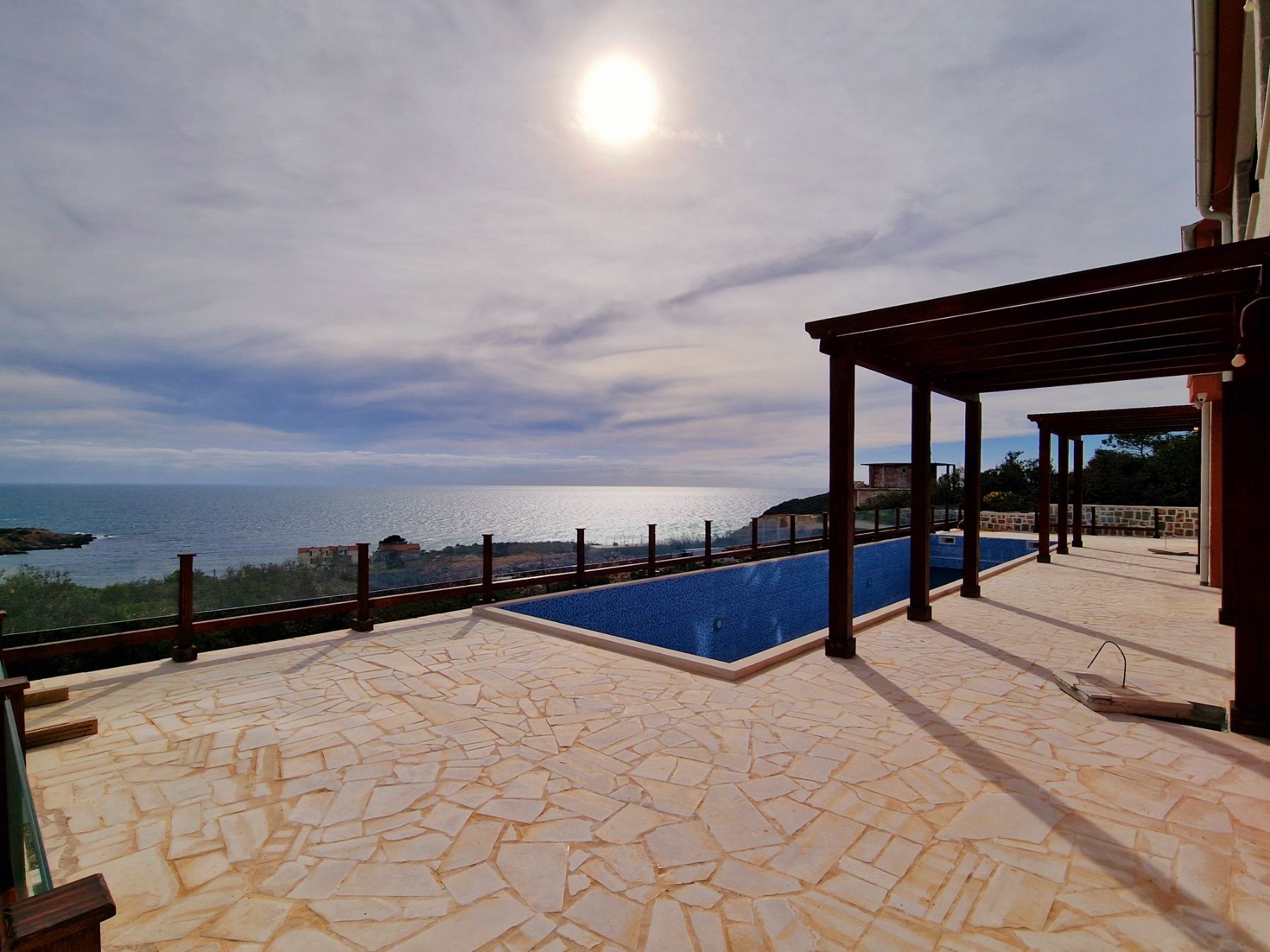 Novoizgrađena kuća 255m2 sa bazenom i predivnim pogledom na more  Luštica-Tivat - Amfora Real Estate