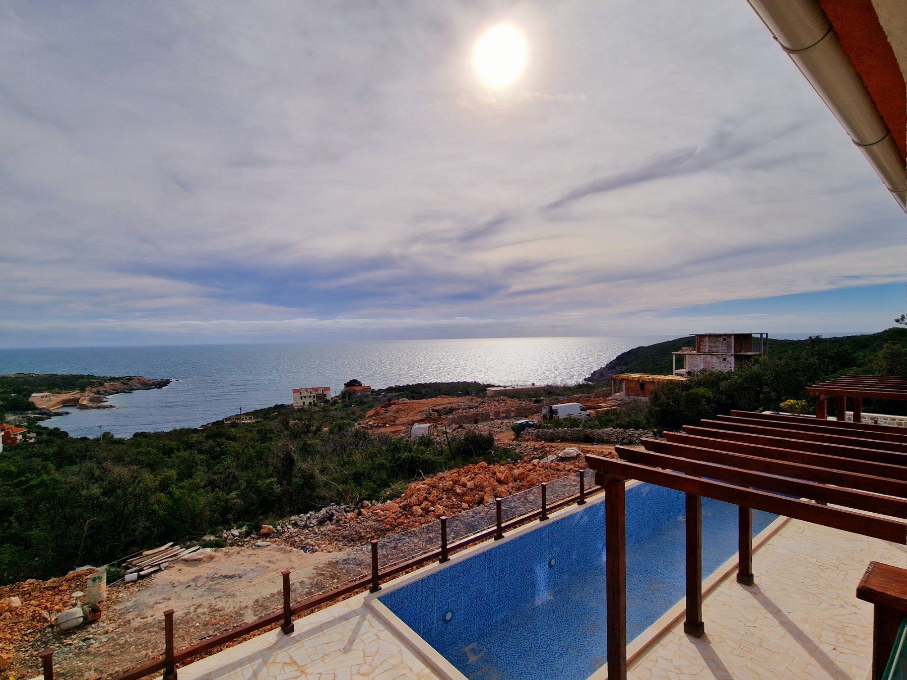 Novoizgrađena kuća 255m2 sa bazenom i predivnim pogledom na more  Luštica-Tivat - Amfora Real Estate