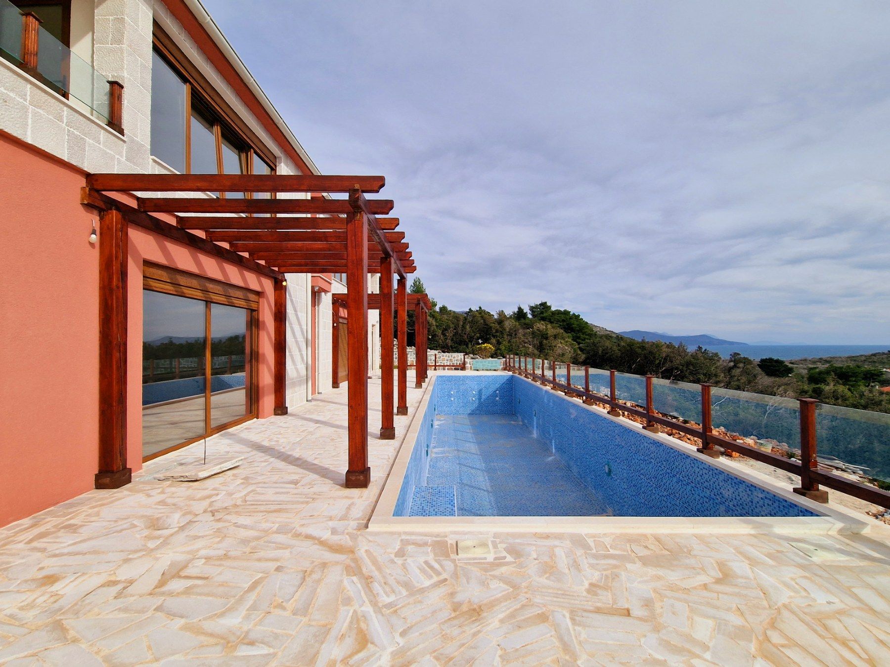 Novoizgrađena kuća 255m2 sa bazenom i predivnim pogledom na more  Luštica-Tivat - Amfora Real Estate