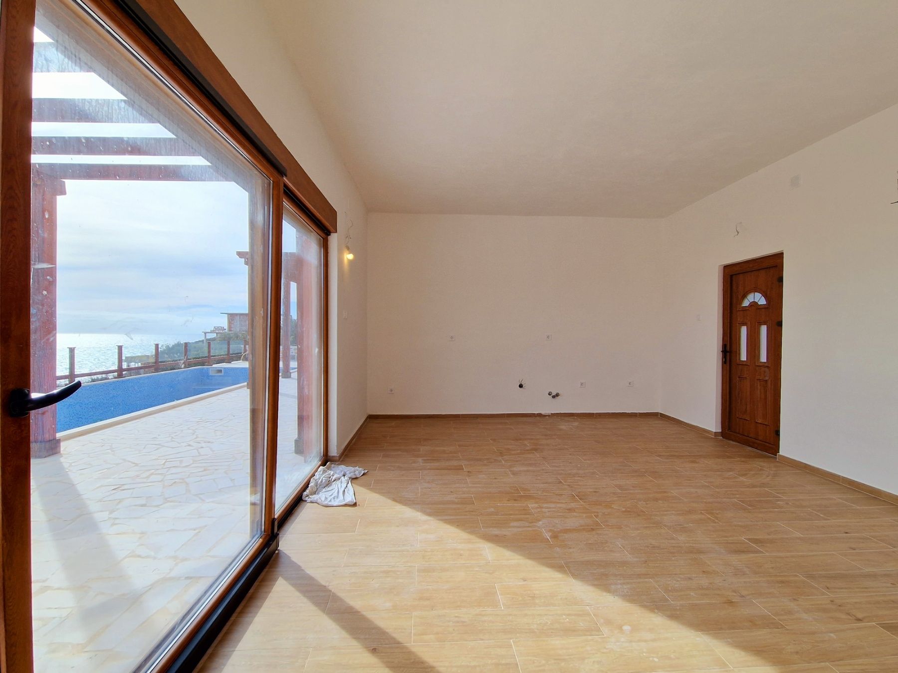 Novoizgrađena kuća 255m2 sa bazenom i predivnim pogledom na more  Luštica-Tivat - Amfora Real Estate