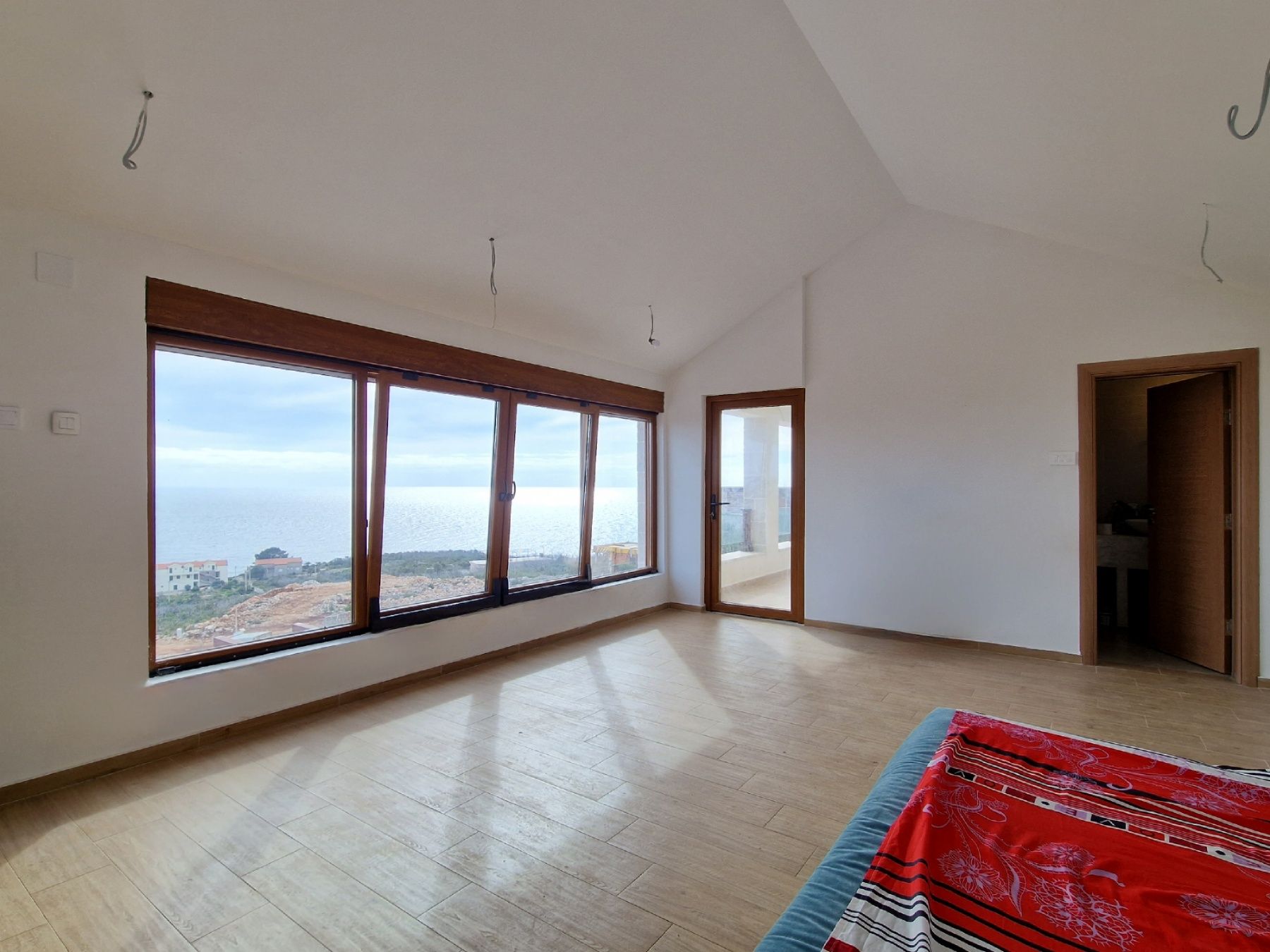 Novoizgrađena kuća 255m2 sa bazenom i predivnim pogledom na more  Luštica-Tivat - Amfora Real Estate