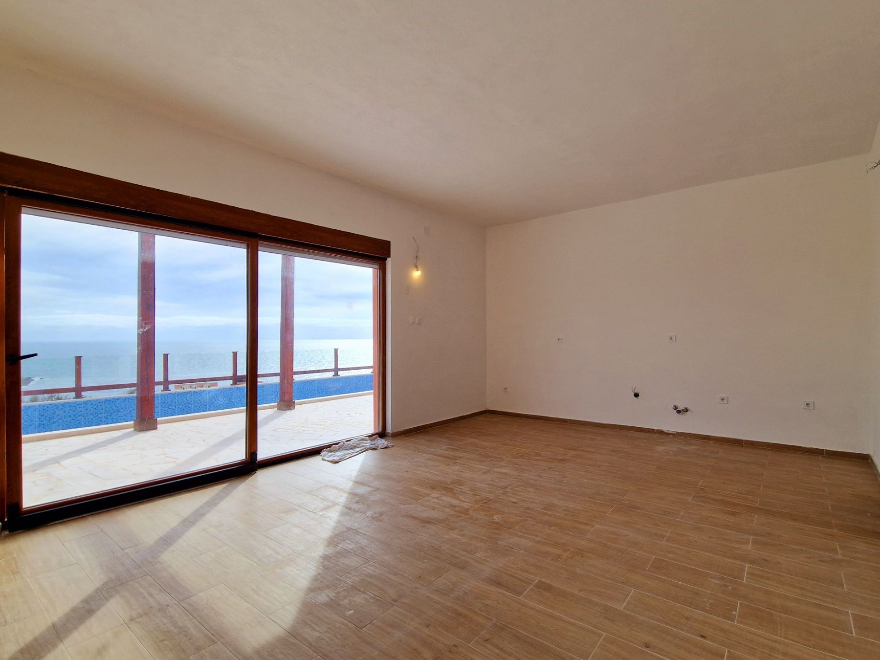 Novoizgrađena kuća 255m2 sa bazenom i predivnim pogledom na more  Luštica-Tivat - Amfora Real Estate