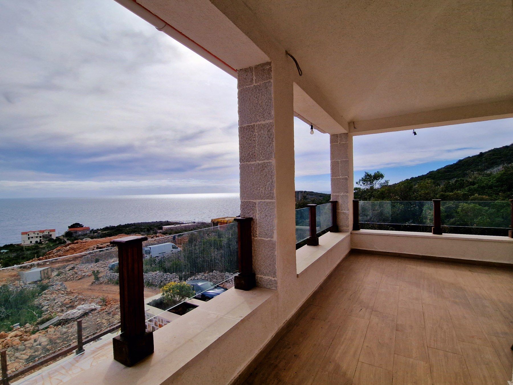 Novoizgrađena kuća 255m2 sa bazenom i predivnim pogledom na more  Luštica-Tivat - Amfora Real Estate