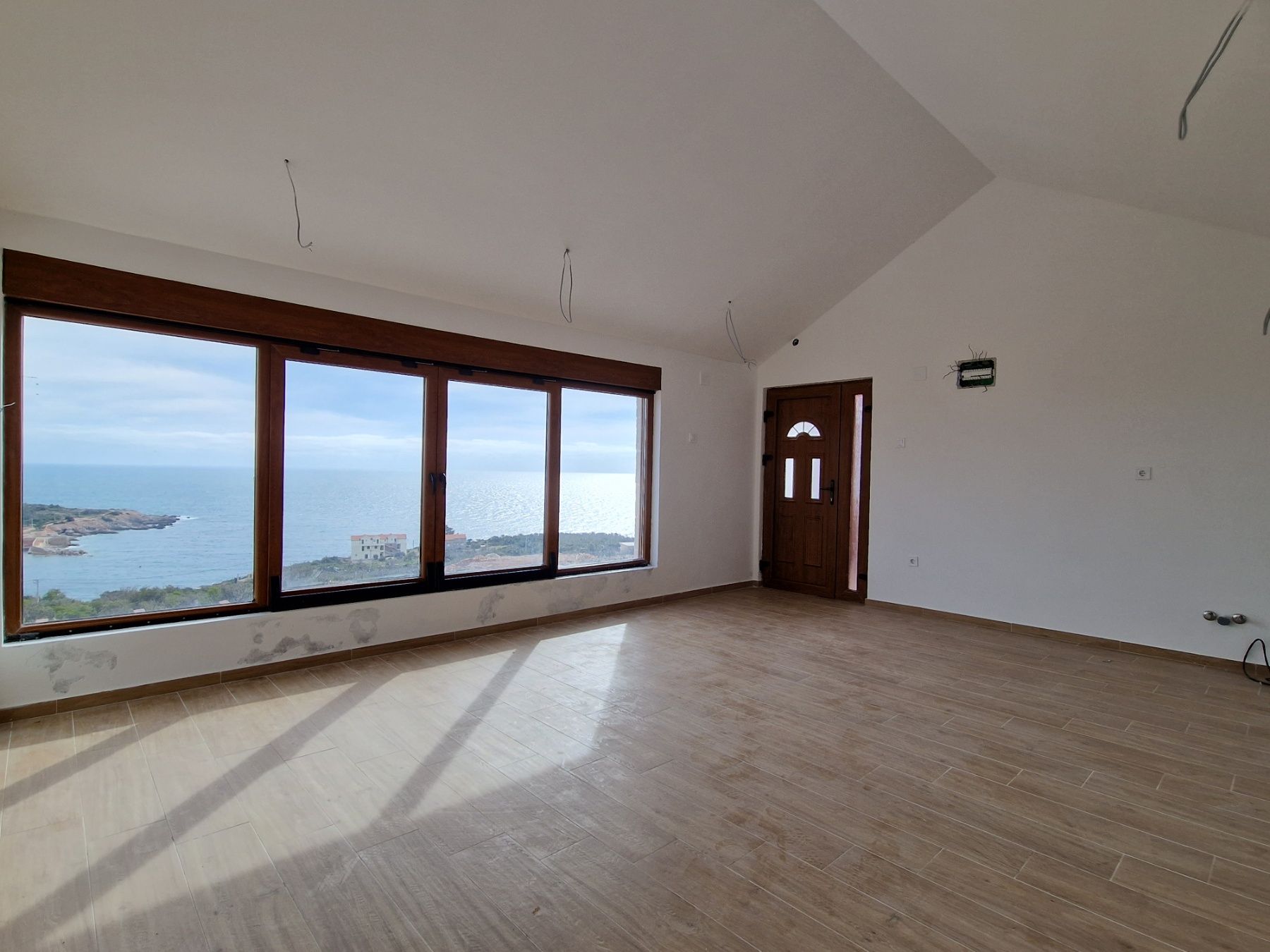 Novoizgrađena kuća 255m2 sa bazenom i predivnim pogledom na more  Luštica-Tivat - Amfora Real Estate