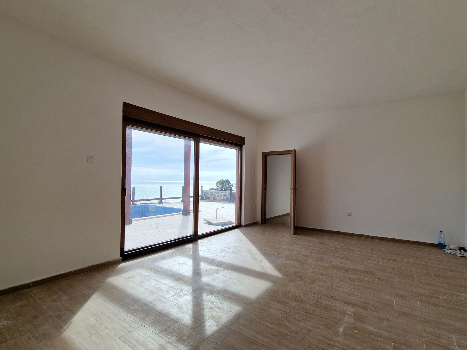 Novoizgrađena kuća 255m2 sa bazenom i predivnim pogledom na more  Luštica-Tivat - Amfora Real Estate