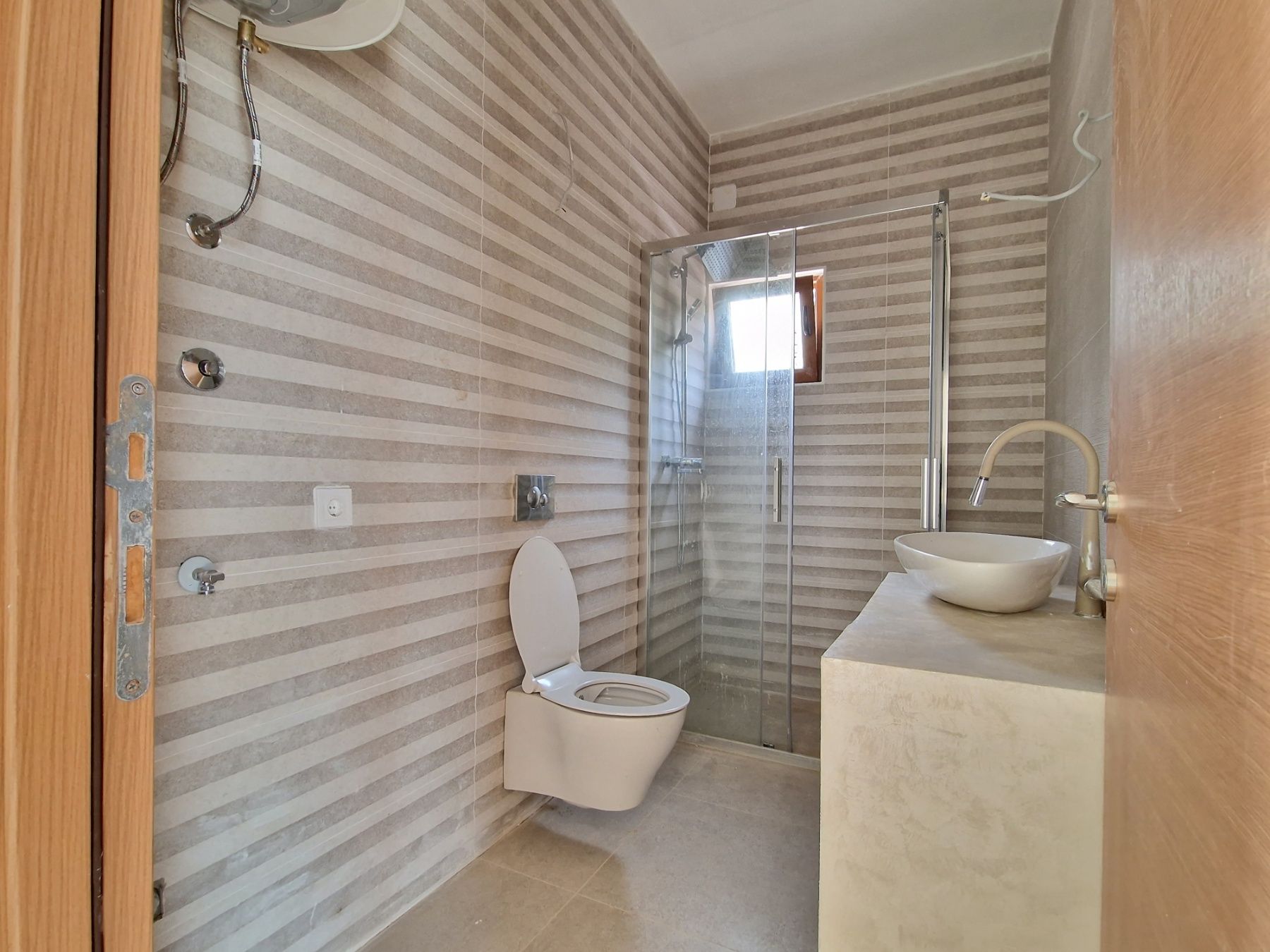 Novoizgrađena kuća 255m2 sa bazenom i predivnim pogledom na more  Luštica-Tivat - Amfora Real Estate