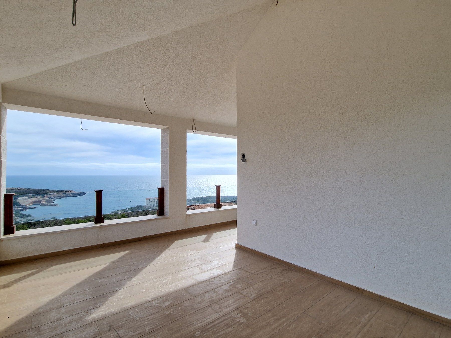 Novoizgrađena kuća 255m2 sa bazenom i predivnim pogledom na more  Luštica-Tivat - Amfora Real Estate