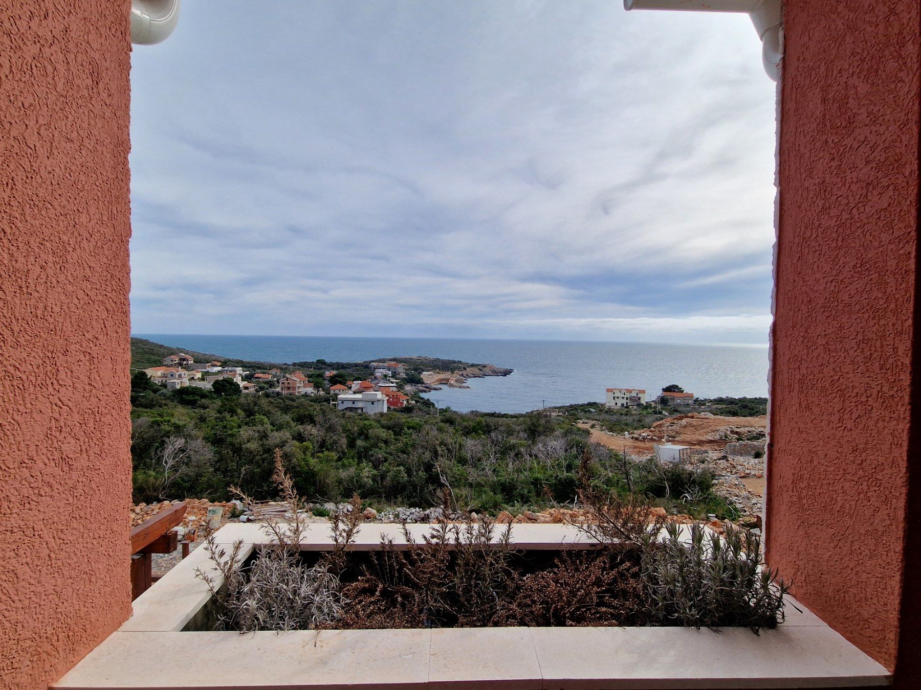 Novoizgrađena kuća 255m2 sa bazenom i predivnim pogledom na more  Luštica-Tivat - Amfora Real Estate