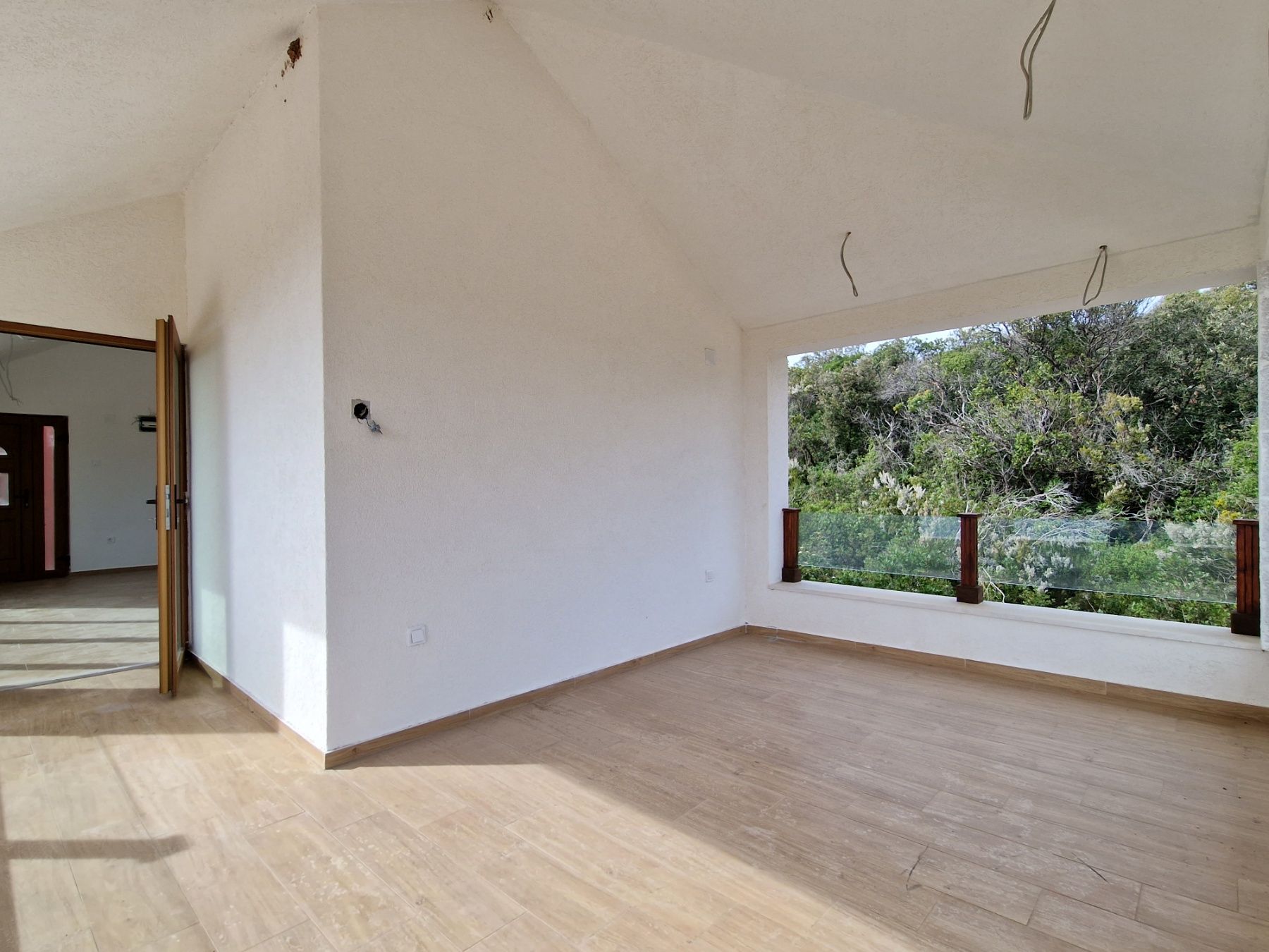 Novoizgrađena kuća 255m2 sa bazenom i predivnim pogledom na more  Luštica-Tivat - Amfora Real Estate