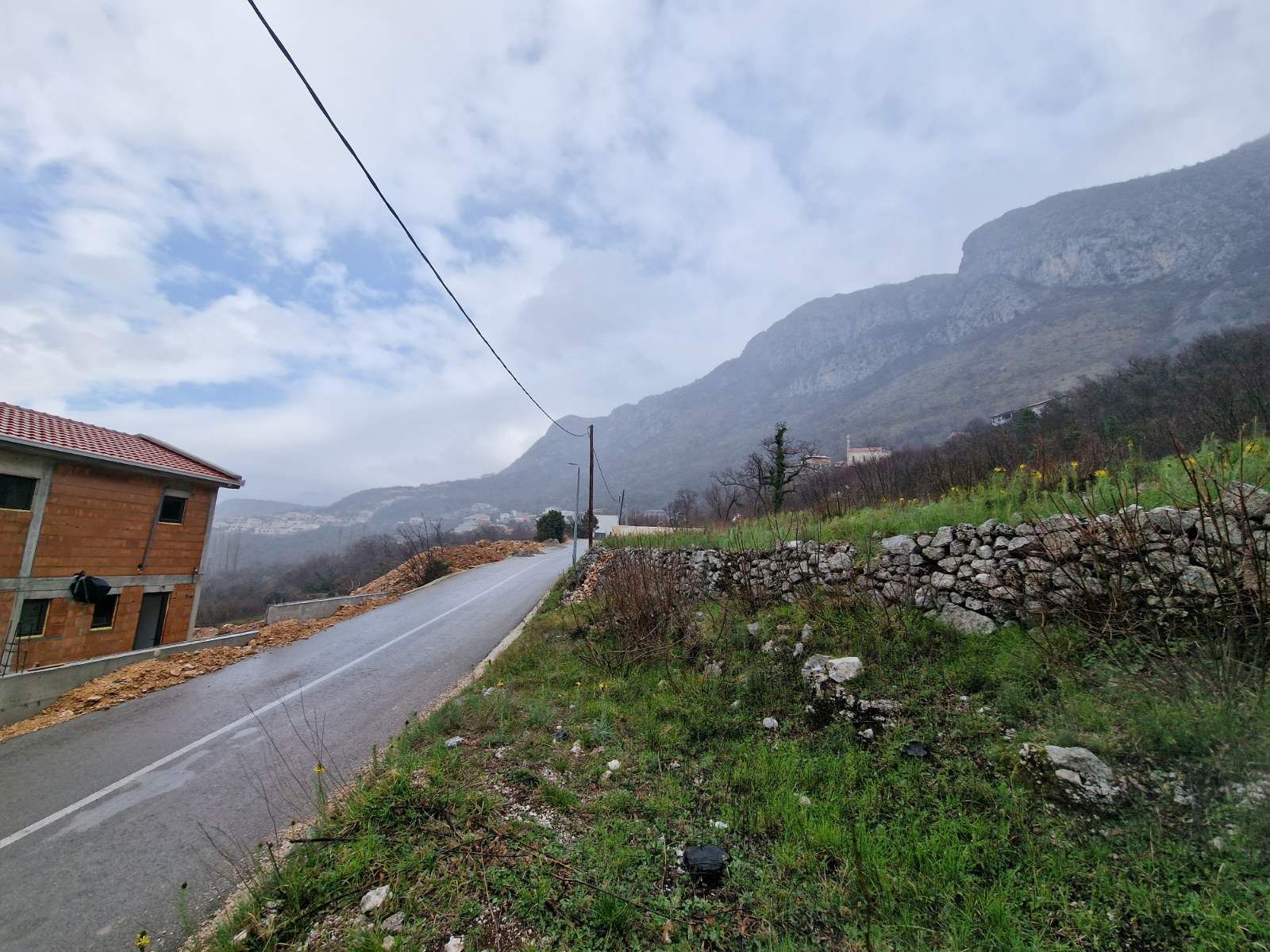 Urbanizovan plac 1174m2 sa pogledom na more,Blizikuce-Budva. - Amfora Real Estate