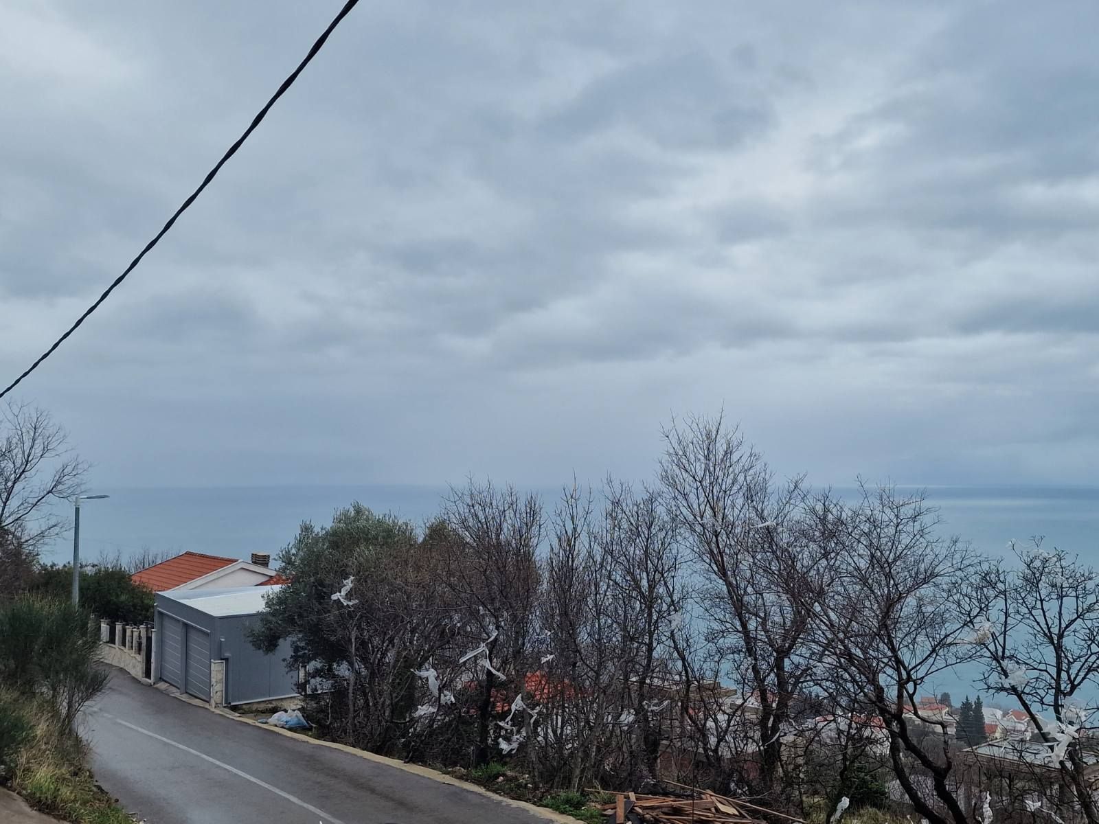 Urbanizovan plac 1174m2 sa pogledom na more,Blizikuce-Budva. - Amfora Real Estate