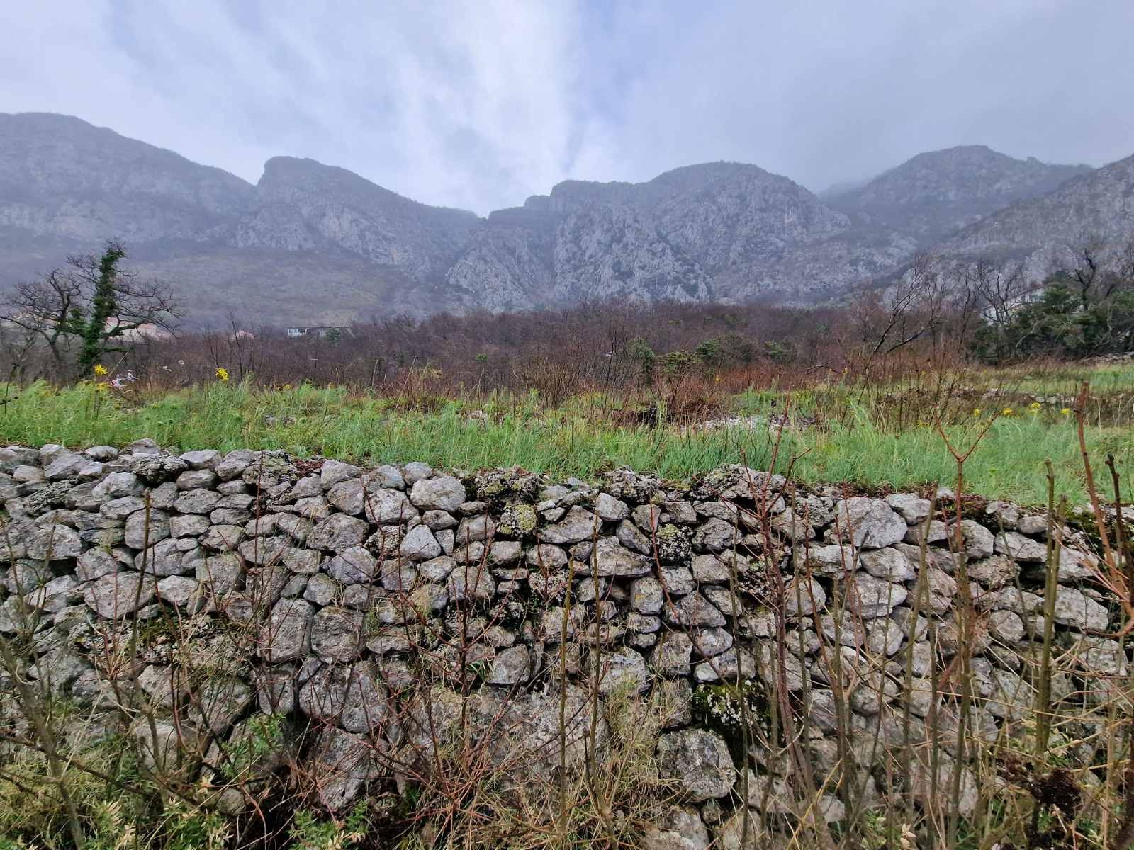 Urbanizovan plac 1174m2 sa pogledom na more,Blizikuce-Budva. - Amfora Real Estate