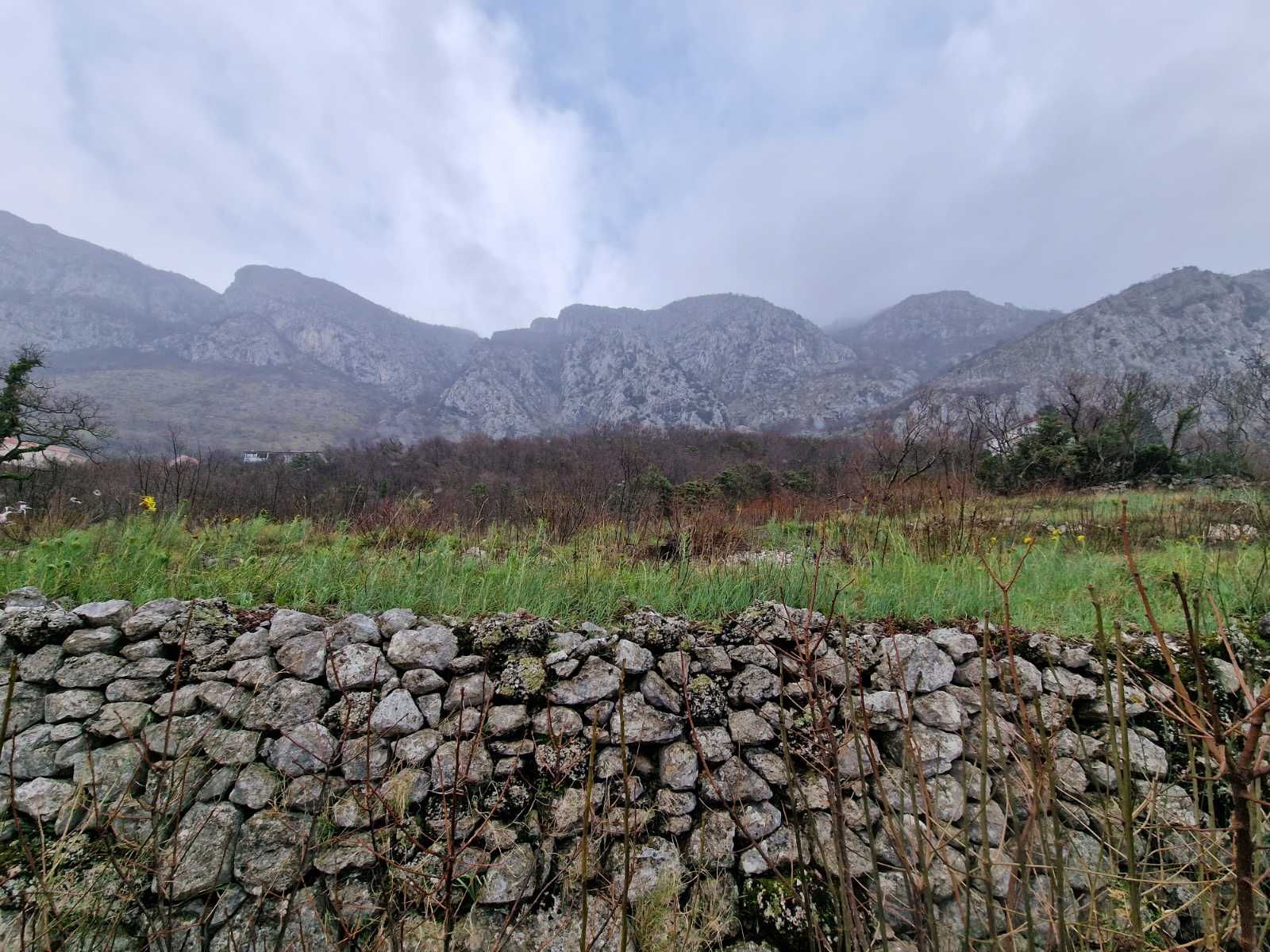 Urbanizovan plac 1174m2 sa pogledom na more,Blizikuce-Budva. - Amfora Real Estate