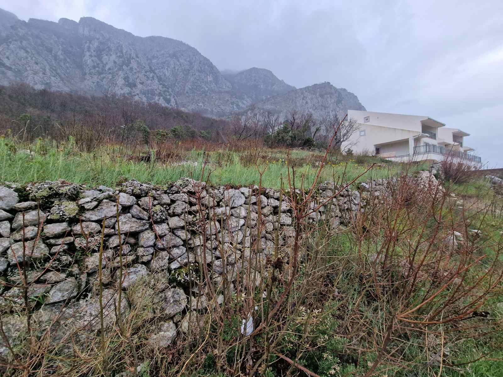 Urbanizovan plac 1174m2 sa pogledom na more,Blizikuce-Budva. - Amfora Real Estate