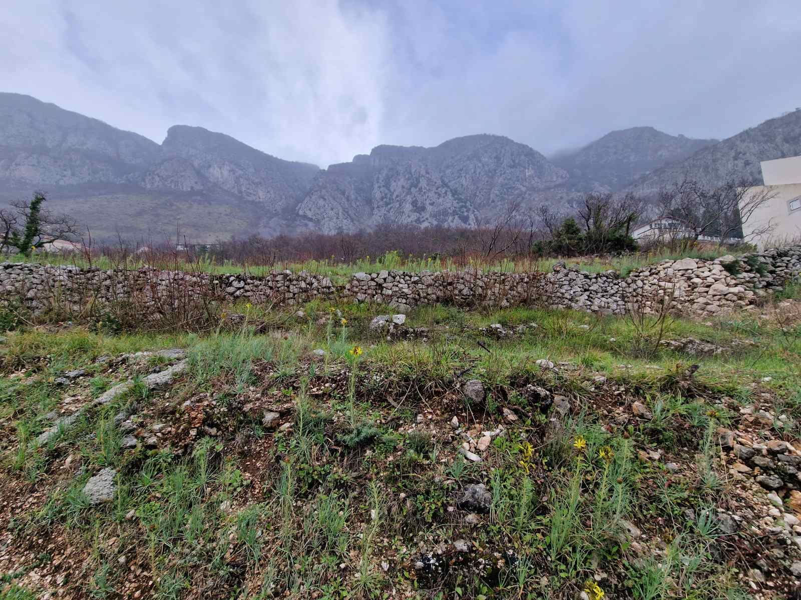 Urbanizovan plac 1174m2 sa pogledom na more,Blizikuce-Budva. - Amfora Real Estate