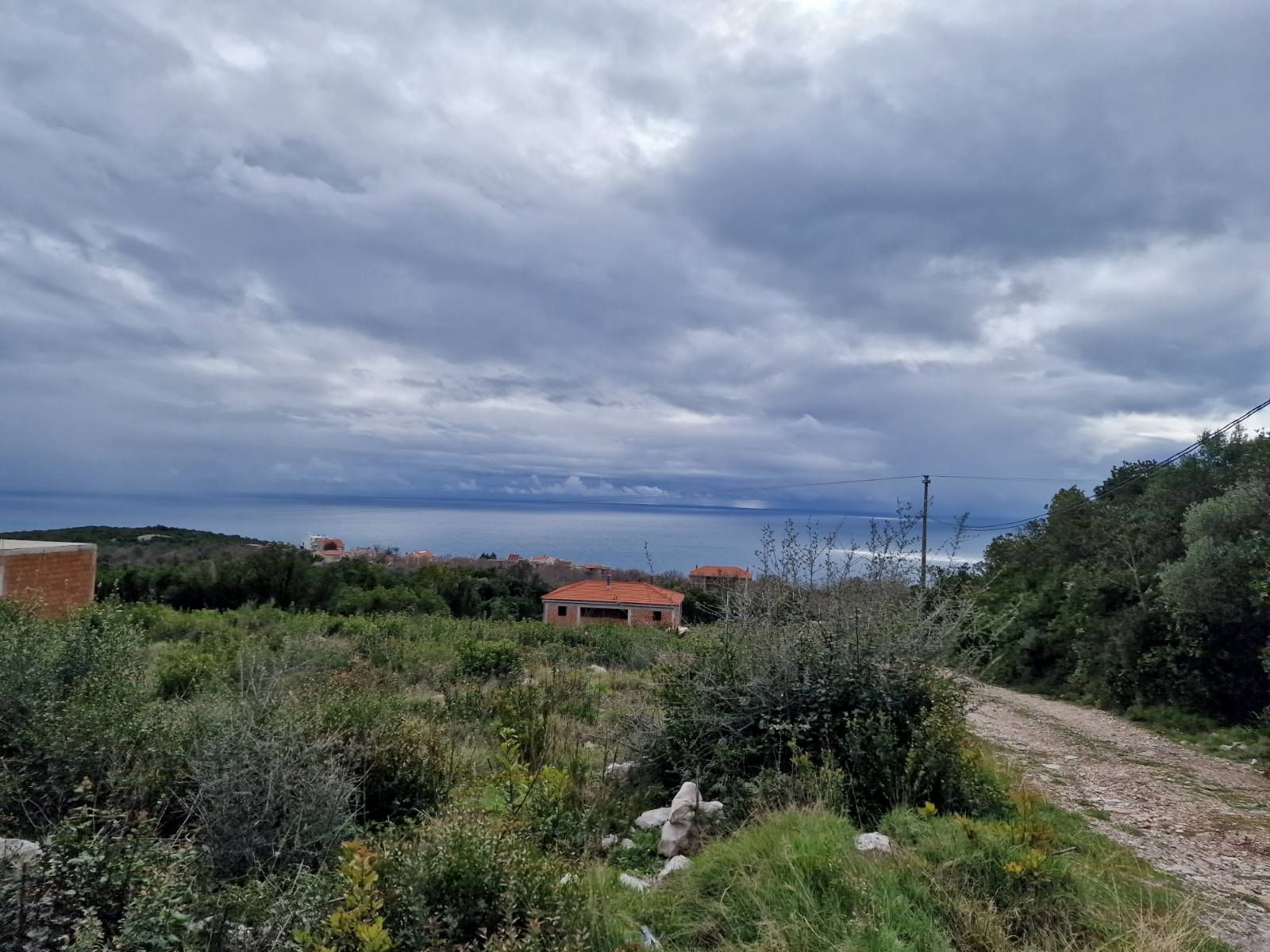 Urbanizovan plac  600m2 sa pogledom na more,Krimovica-Opstina Kotor. - Amfora Real Estate