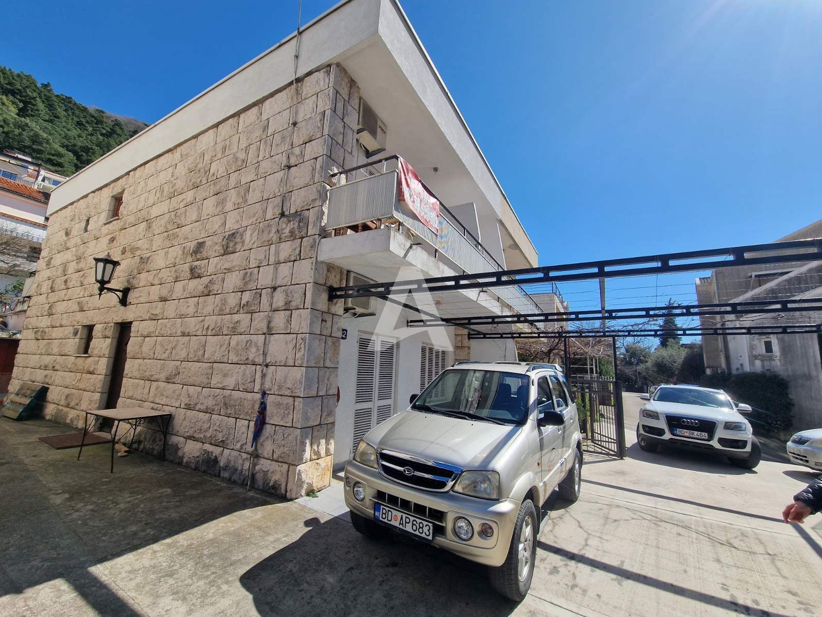 amforaproperty.com/Prodaje se kuća 130m2 sa garazom na izvrsnoj lokaciji ,Budva-Podkosljun