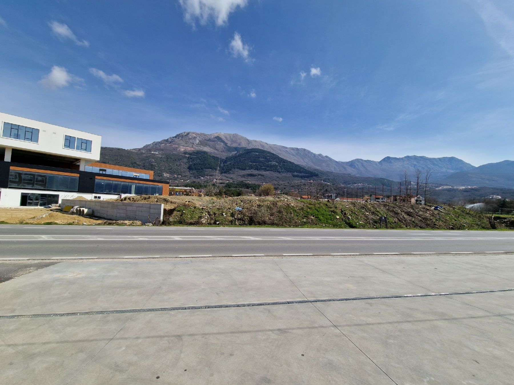 Urbanizovan plac 7500m2 na atraktivnoj poslovnoj lokaciji ,RADANOVICI - OPSTINA KOTOR - Amfora Real Estate