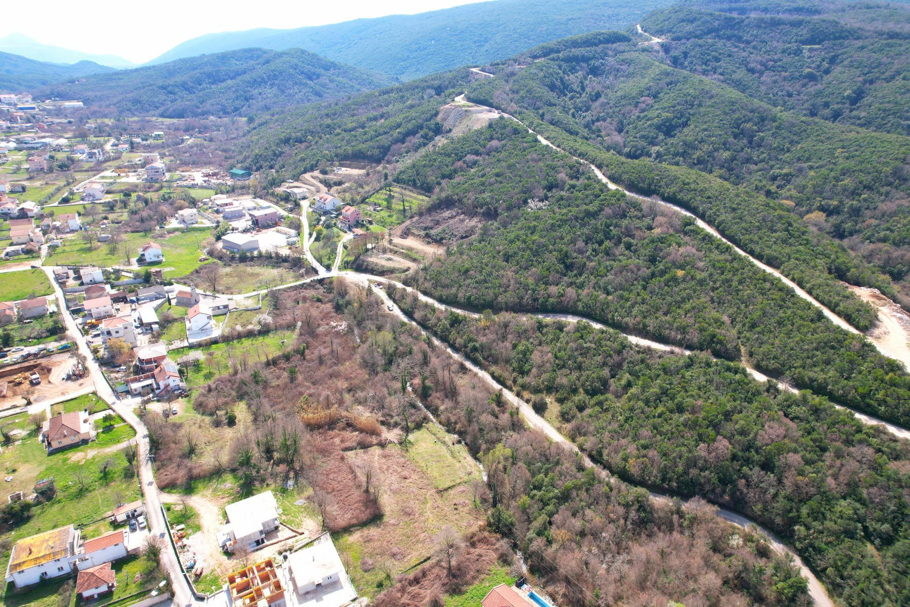 Urbanizovana parcela 9526m2 u Radanovićima, Kotor - sa kućom, vodom i strujom - Amfora Real Estate