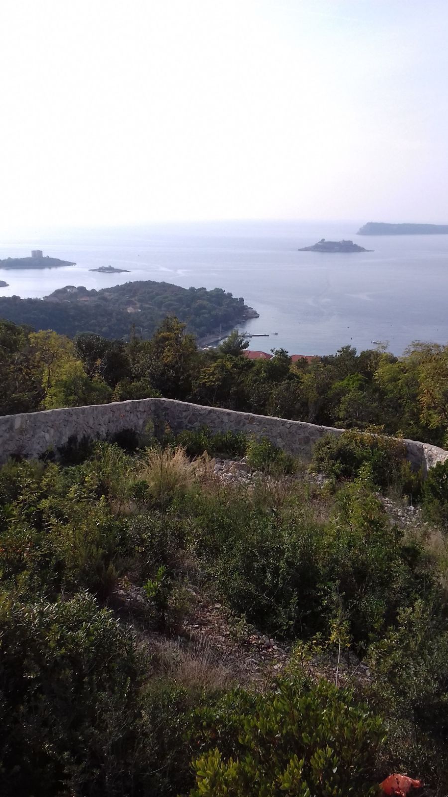 amforaproperty.com/Plac 5,218m2 sa panoramskim pogledom na more u naselju Mirište (Žanjice), Luštica.