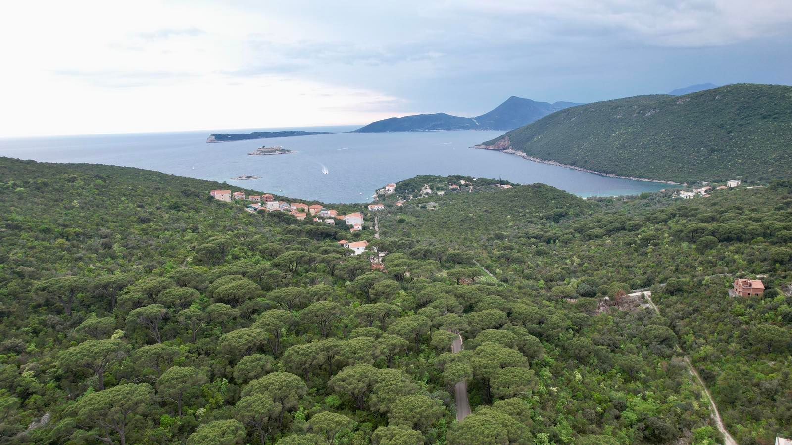 amforaproperty.com/Plac 1,046m2 sa panoramskim pogledom na more u naselju Mirište (Žanjice), Opstina Herceg Novi