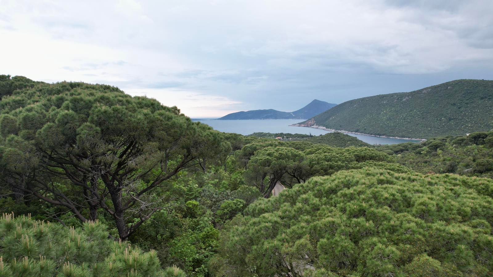 amforaproperty.com/Plac 1,046m2 sa panoramskim pogledom na more u naselju Mirište (Žanjice), Opstina Herceg Novi