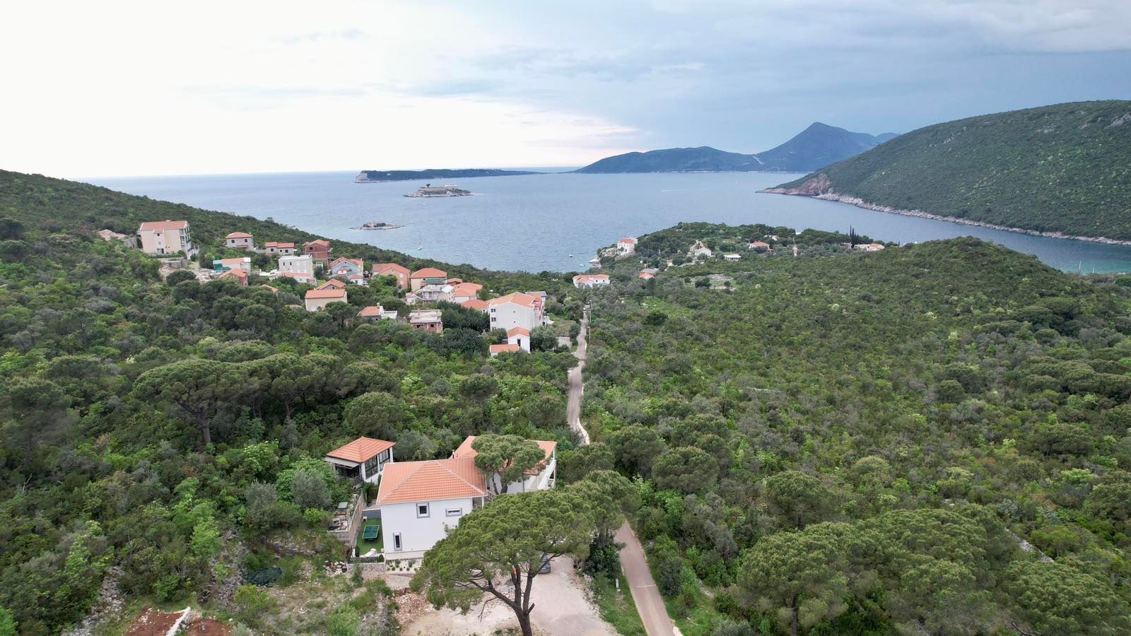 amforaproperty.com/Plac 1,046m2 sa panoramskim pogledom na more u naselju Mirište (Žanjice), Opstina Herceg Novi