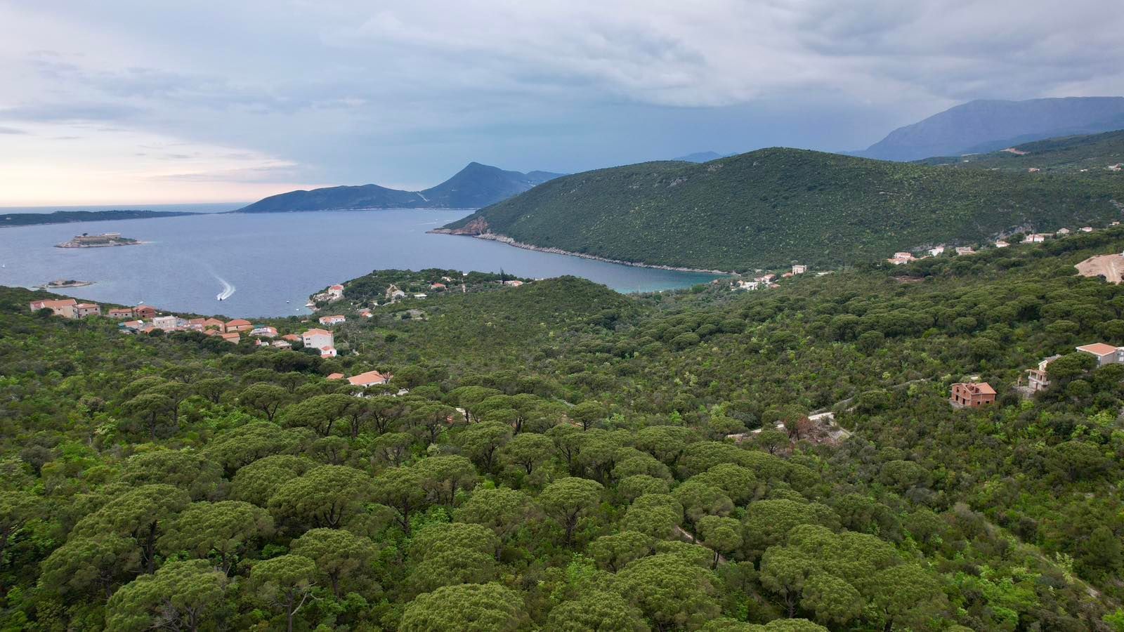 amforaproperty.com/Plac 1,046m2 sa panoramskim pogledom na more u naselju Mirište (Žanjice), Opstina Herceg Novi