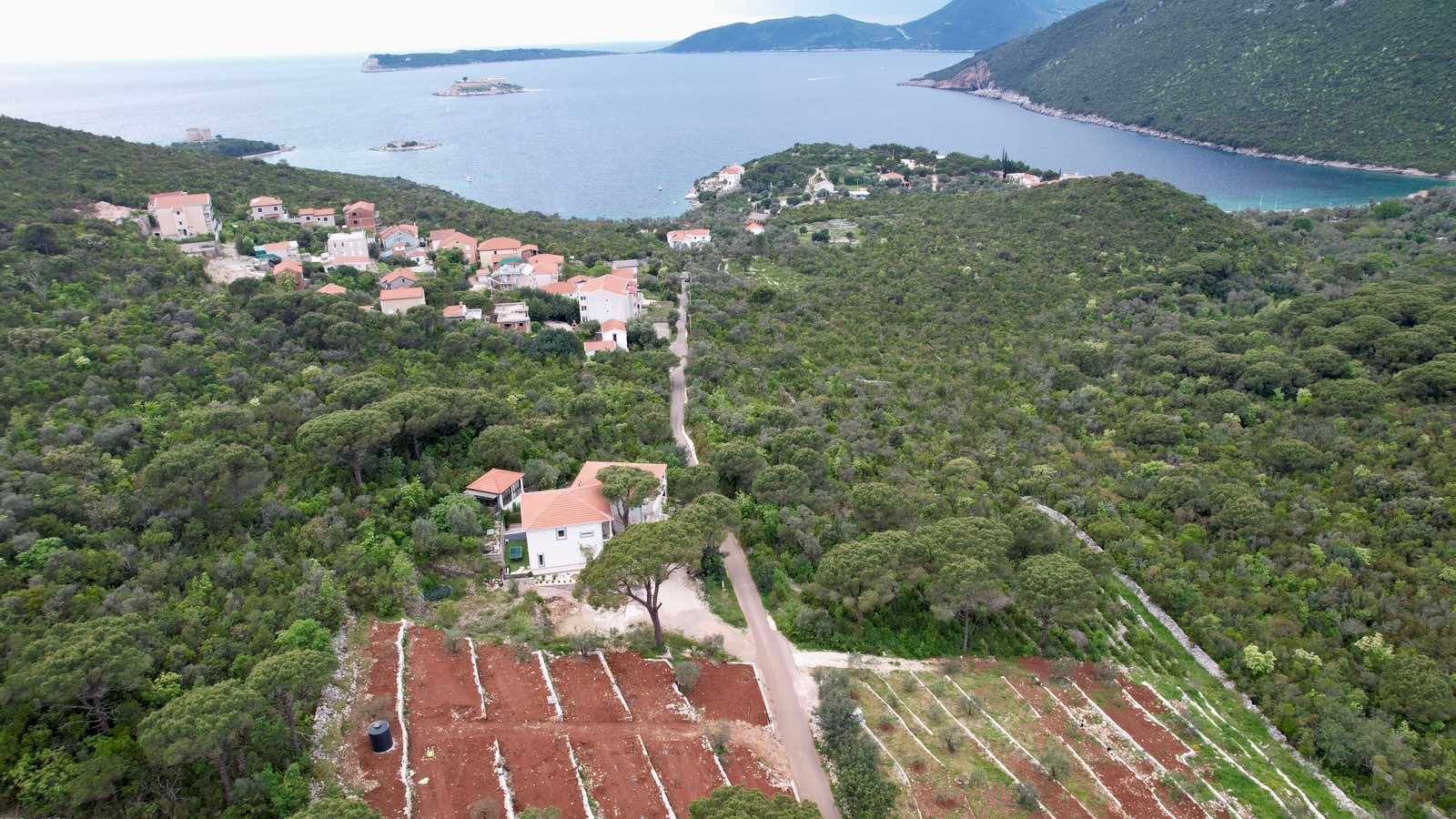 amforaproperty.com/Plac 1,046m2 sa panoramskim pogledom na more u naselju Mirište (Žanjice), Opstina Herceg Novi