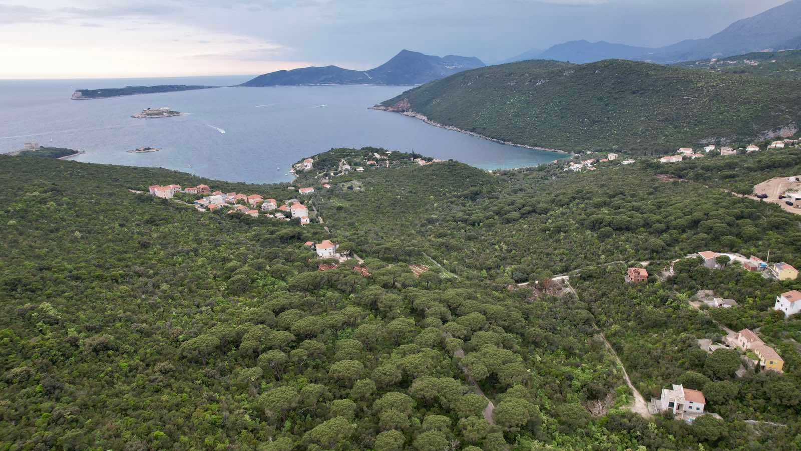 amforaproperty.com/Plac 1,046m2 sa panoramskim pogledom na more u naselju Mirište (Žanjice), Opstina Herceg Novi