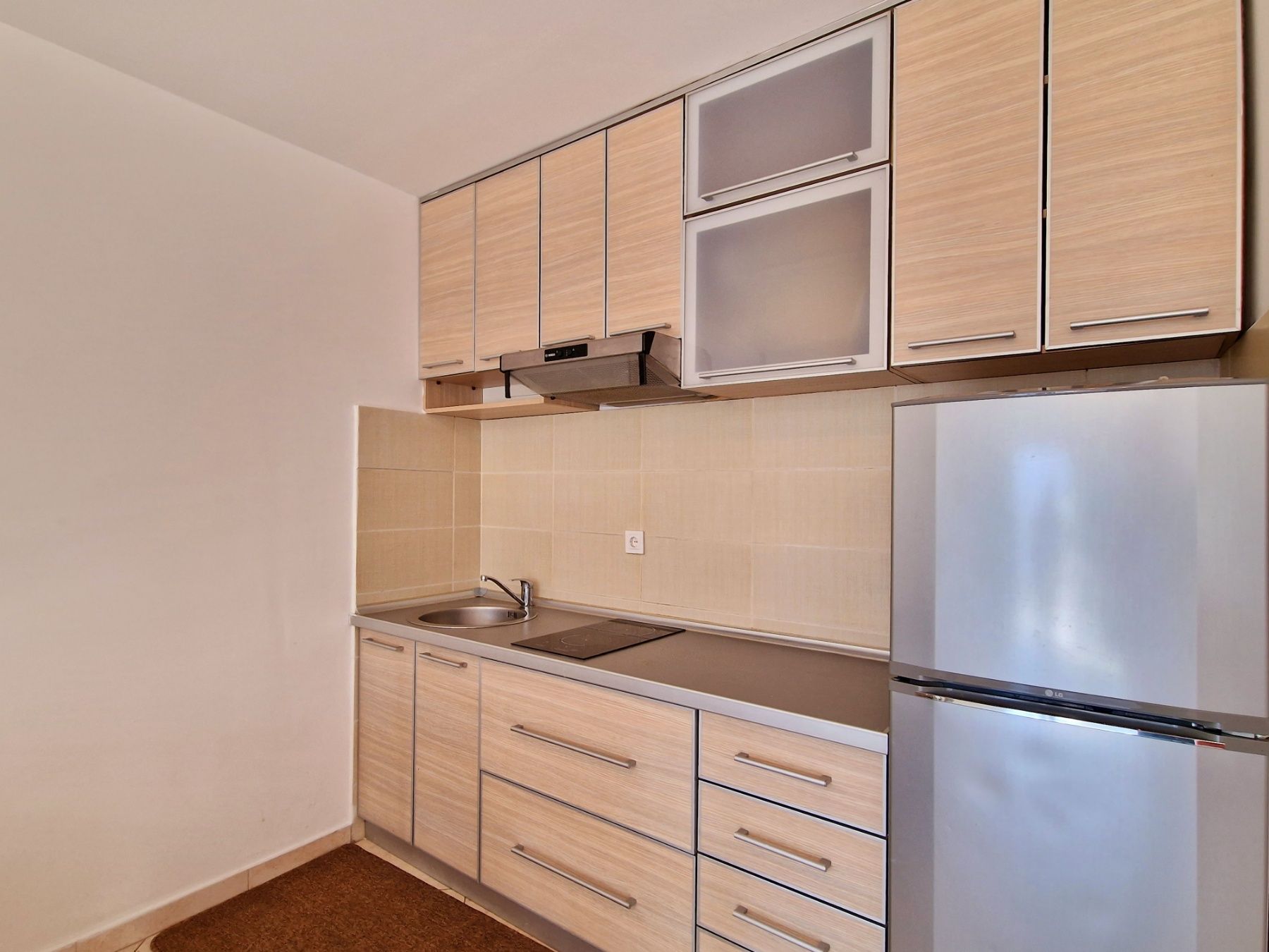 Garsonjera 50m2 sa panoramskim pogledom na more i grad,atraktivna lokacija 250 metara od mora,Gospostina-Budva. - Amfora Real Estate