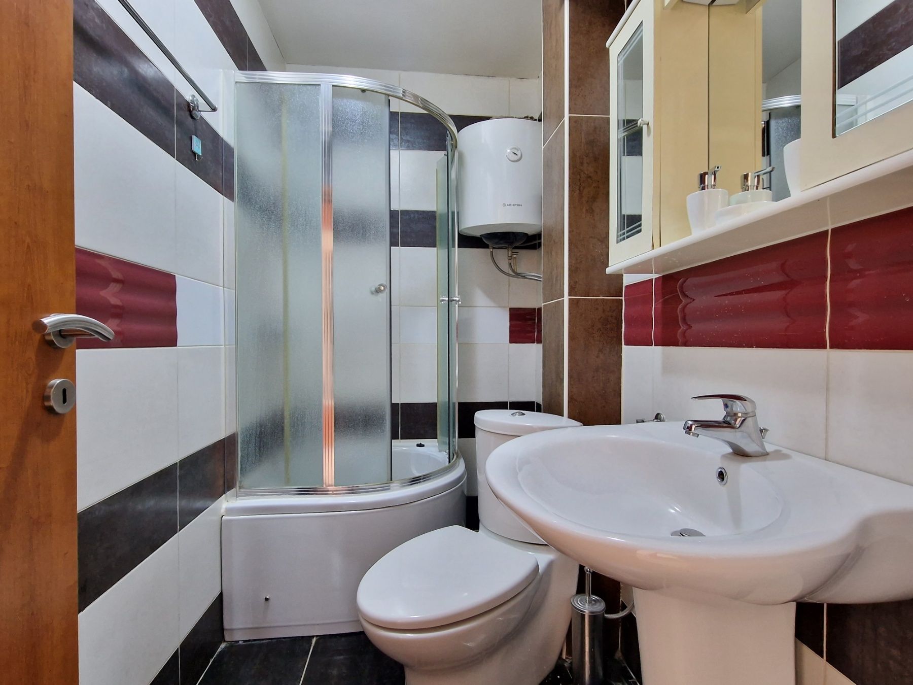 Garsonjera 50m2 sa panoramskim pogledom na more i grad,atraktivna lokacija 250 metara od mora,Gospostina-Budva. - Amfora Real Estate