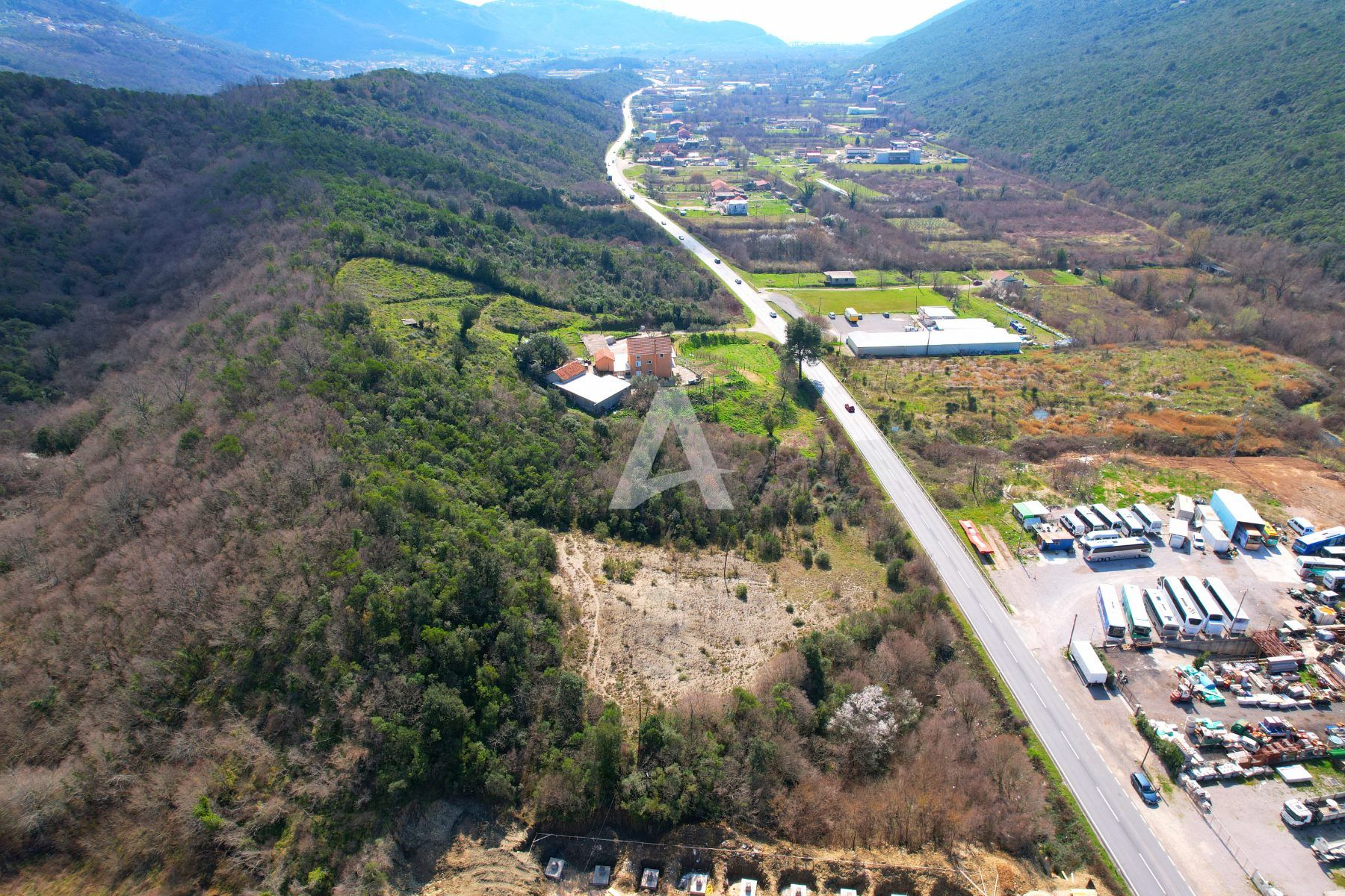 amforaproperty.com/Urbanizovan plac 15,086m2 na magistralnom putu Tivat – Kotor – Budva. GRBALJ (KOTORSKA OPSTINA)