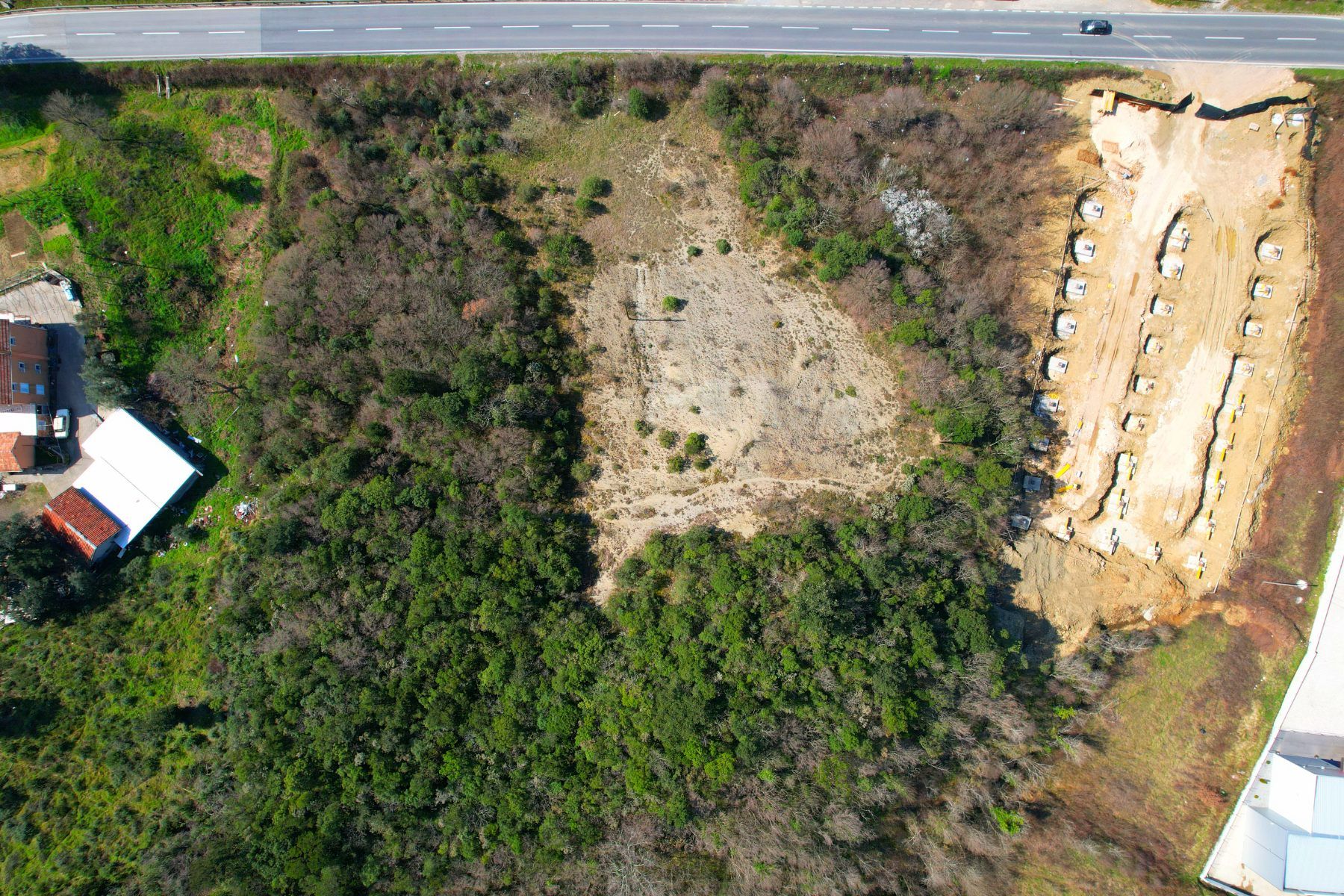 Urbanizovan plac 15,086m2 na magistralnom putu Tivat – Kotor – Budva. GRBALJ (KOTORSKA OPSTINA) - Amfora Real Estate