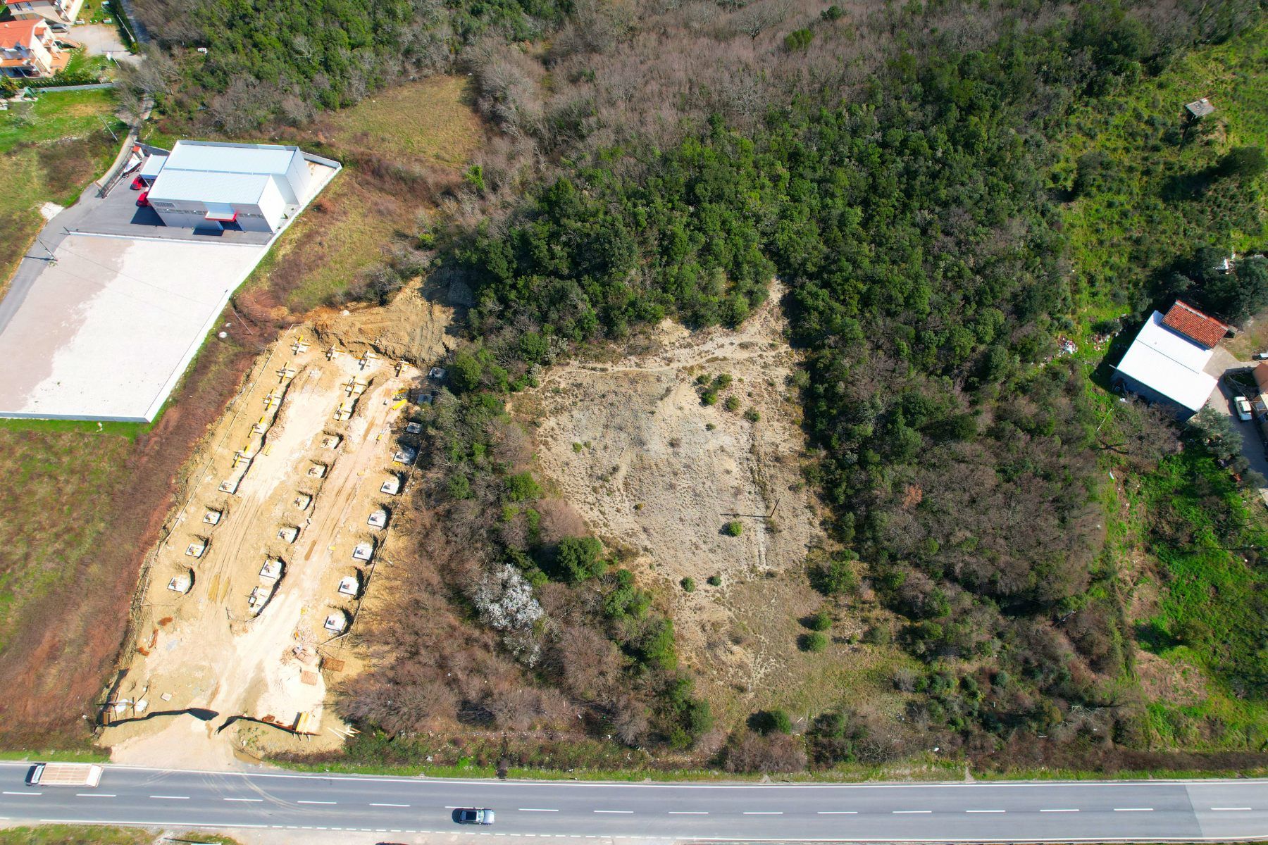 Urbanizovan plac 15,086m2 na magistralnom putu Tivat – Kotor – Budva. GRBALJ (KOTORSKA OPSTINA) - Amfora Real Estate