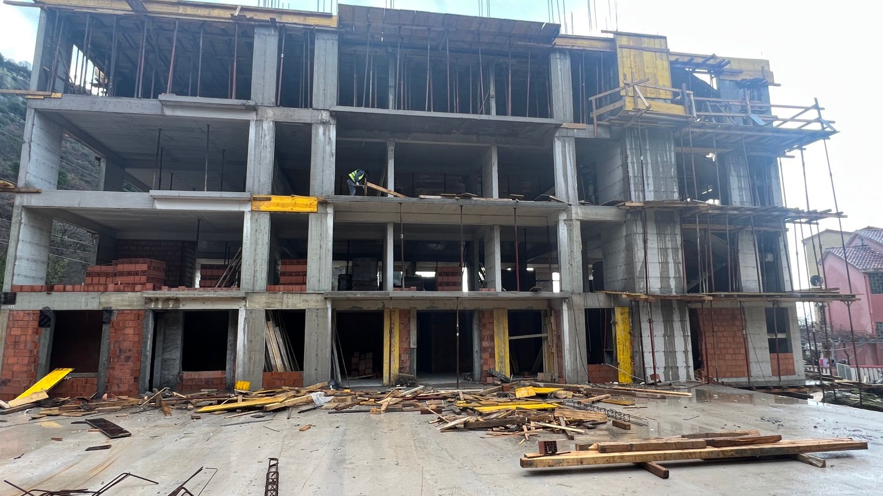 Na prodaju ekskluzivni luksuzni penthouse 195 m² sa privatnim bazenom i panoramskim pogledom – Budva - Amfora Real Estate