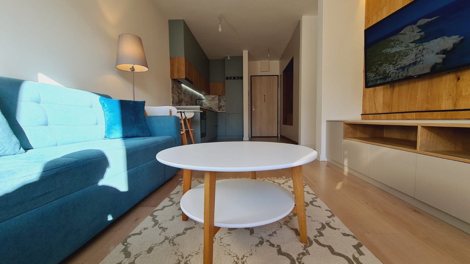 Dvosoban moderno opremljen stan sa garaznim mestom na duzi period,BUDVA-LAZI. (DOSTUPAN OD 01.06.2023) - Amfora Real Estate