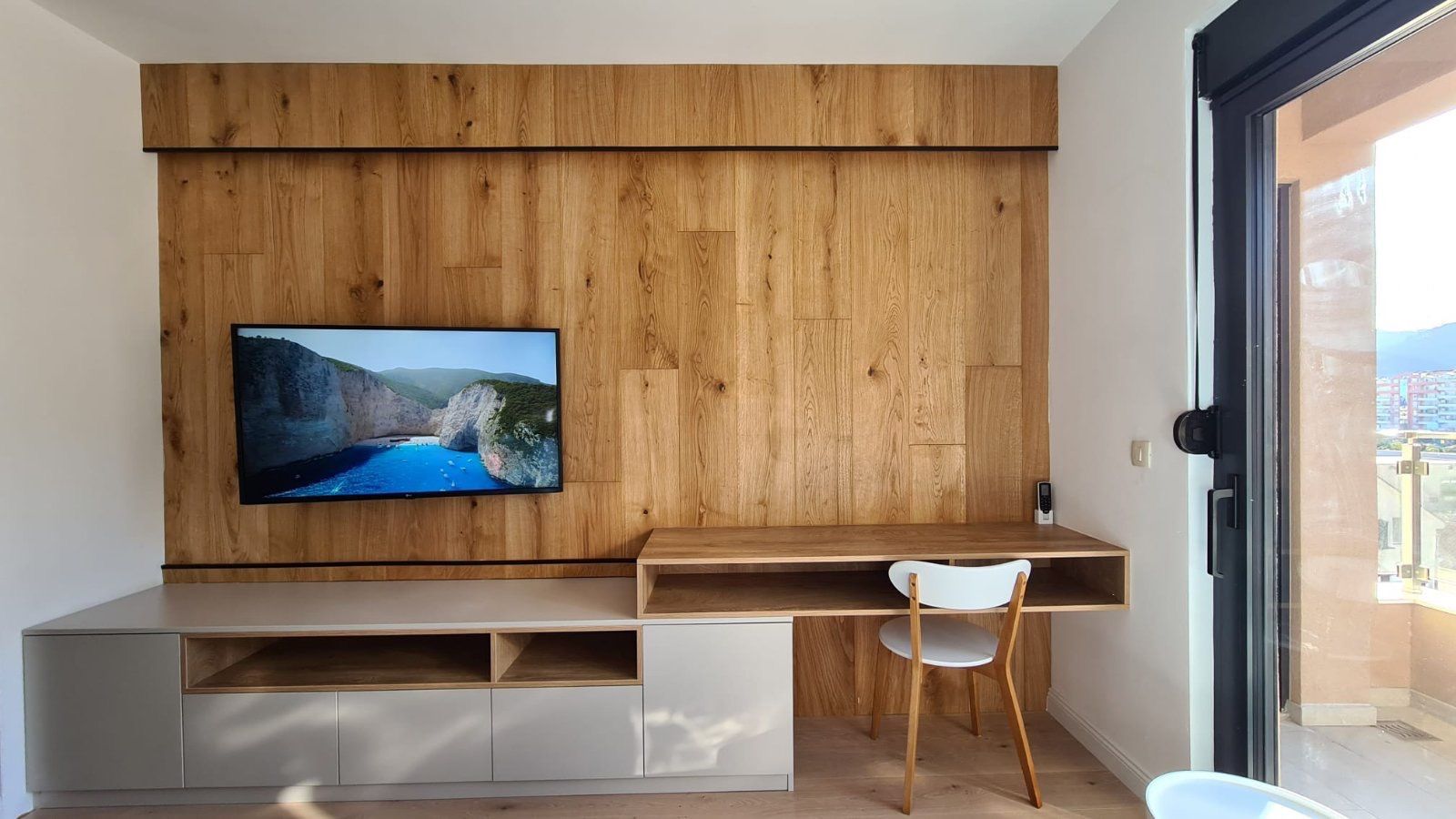 Dvosoban moderno opremljen stan sa garaznim mestom na duzi period,BUDVA-LAZI. (DOSTUPAN OD 01.06.2023) - Amfora Real Estate